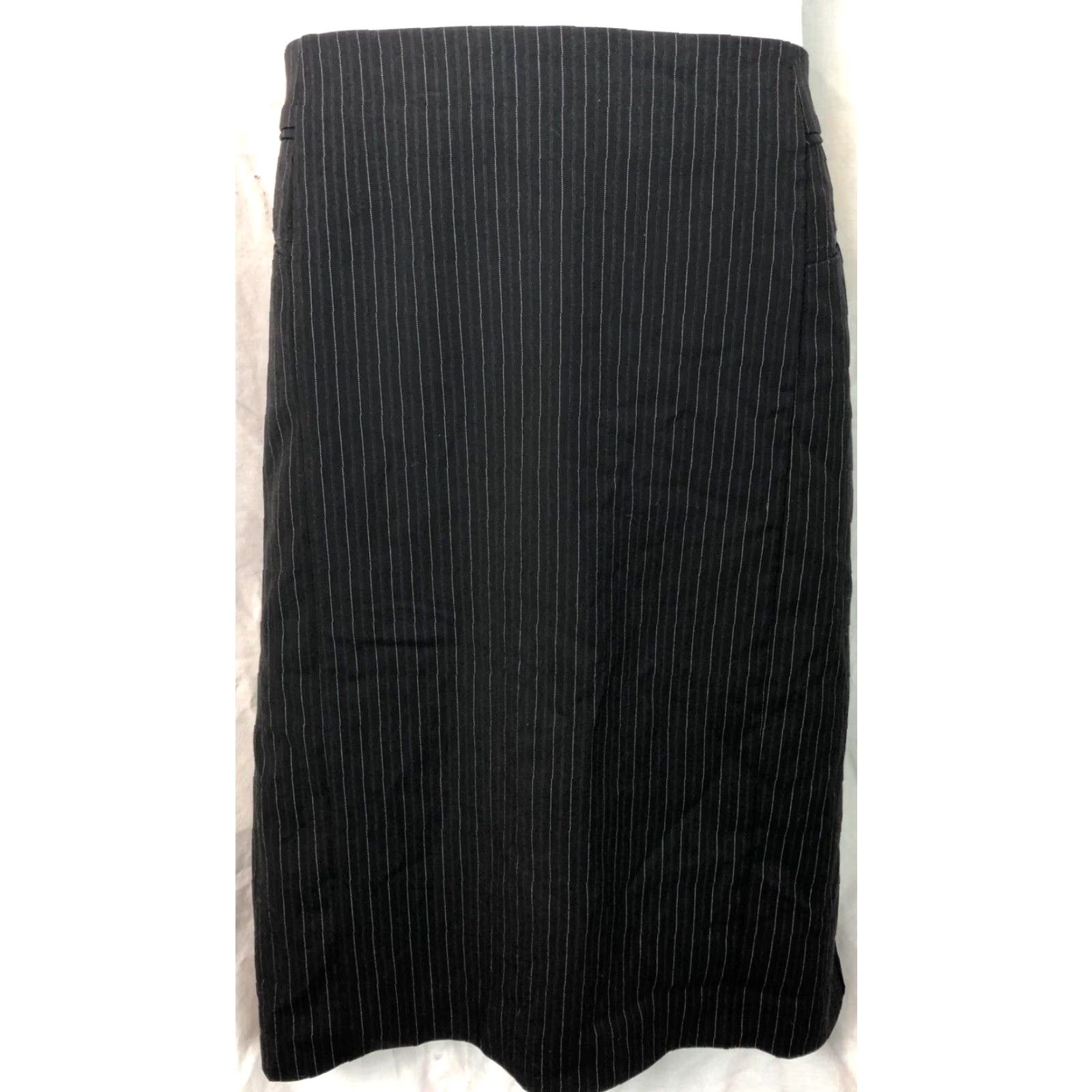 Worthington Worthington Straight Skirt 12 Black Pinstripe Knee Length Lined 34”waist Career Skirt Women Adult Regular Knee Length Black Pinstripe 90s? Size 34" / US 12 / IT 48 - 5 Thumbnail