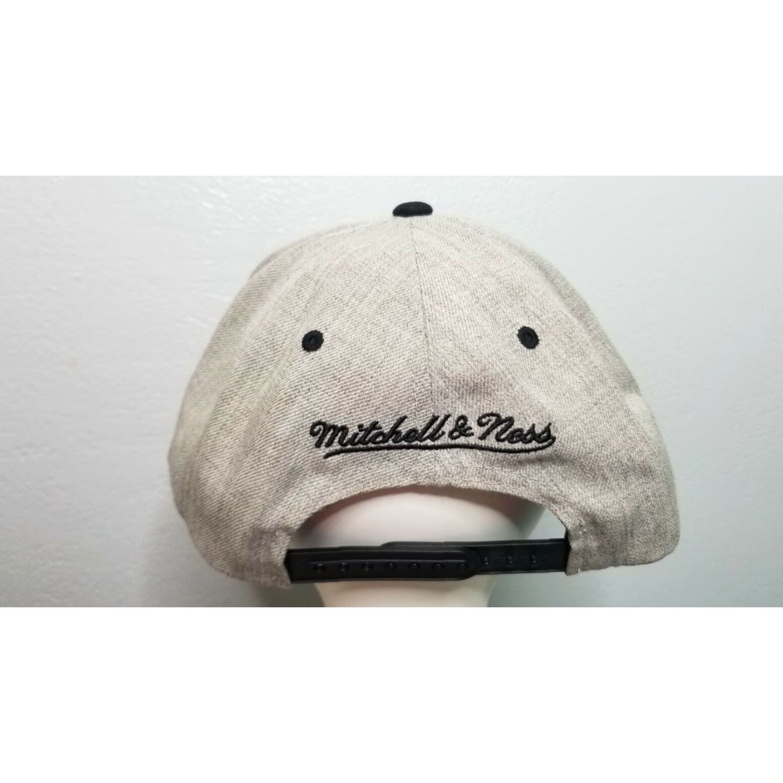 Mitchell & Ness VINTAGE Mitchell & Ness NBA Brooklyn Nets Snapback Trucker Hat Cap Script Gray/Black OS Adjustable Men 80s Cap Baseball Mens Hat Size ONE SIZE - 3 Thumbnail
