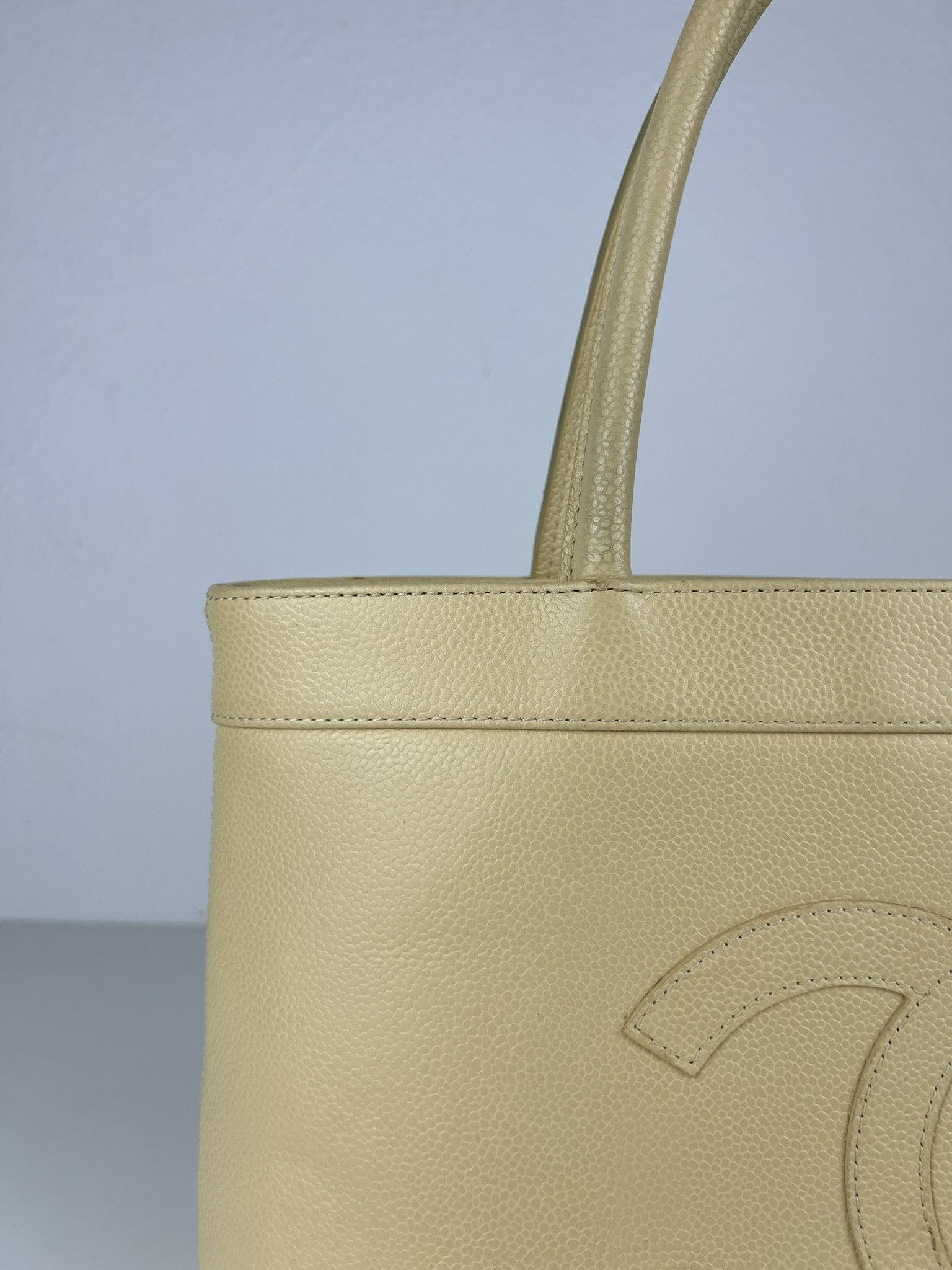 Chanel 2004-2005 Chanel coco mark caviar open tote bag in buttery Size ONE SIZE - 11 Thumbnail