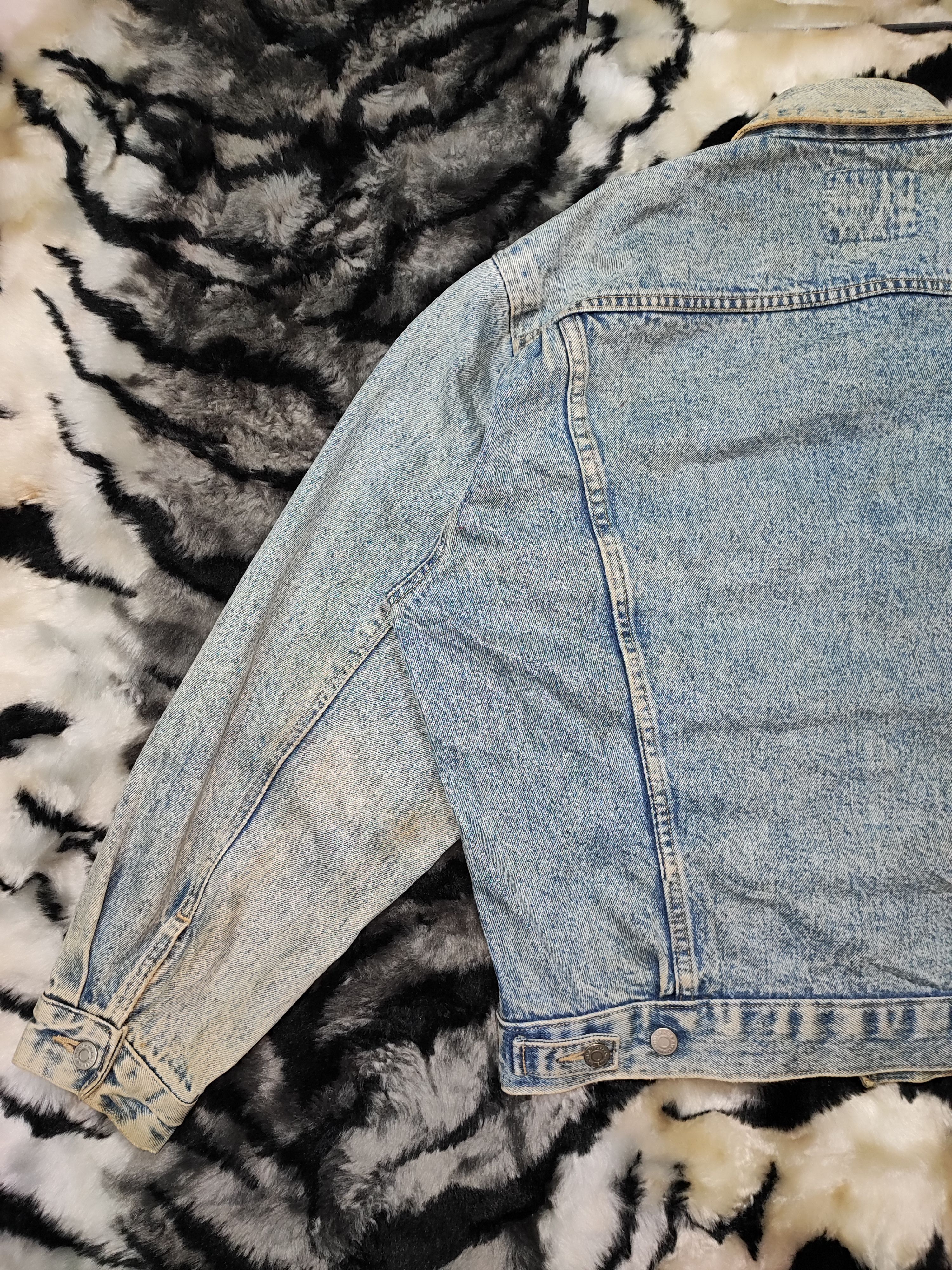 Wrangler Vintage Wrangler 90s Distressed Acid Wash Denim Jacket Size US L / EU 52-54 / 3 - 16 Thumbnail