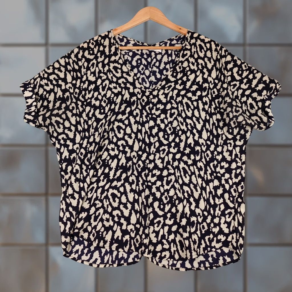 Vintage Lush Shirt Womens Medium Blue White Leopard Animal Print V Neck Lightweight Blouse Casual Womens M Blue Leopard 90s? Size M / US 6-8 / IT 42-44 - 1 Thumbnail