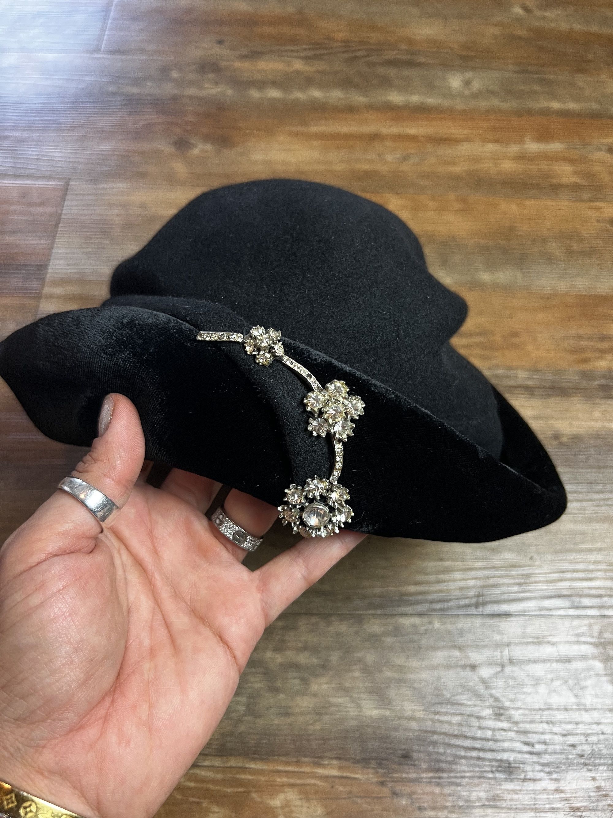 Vintage Vintage 1950's Black Cloche Hat w. Rhinestone Brooch Accent Size ONE SIZE - 4 Thumbnail