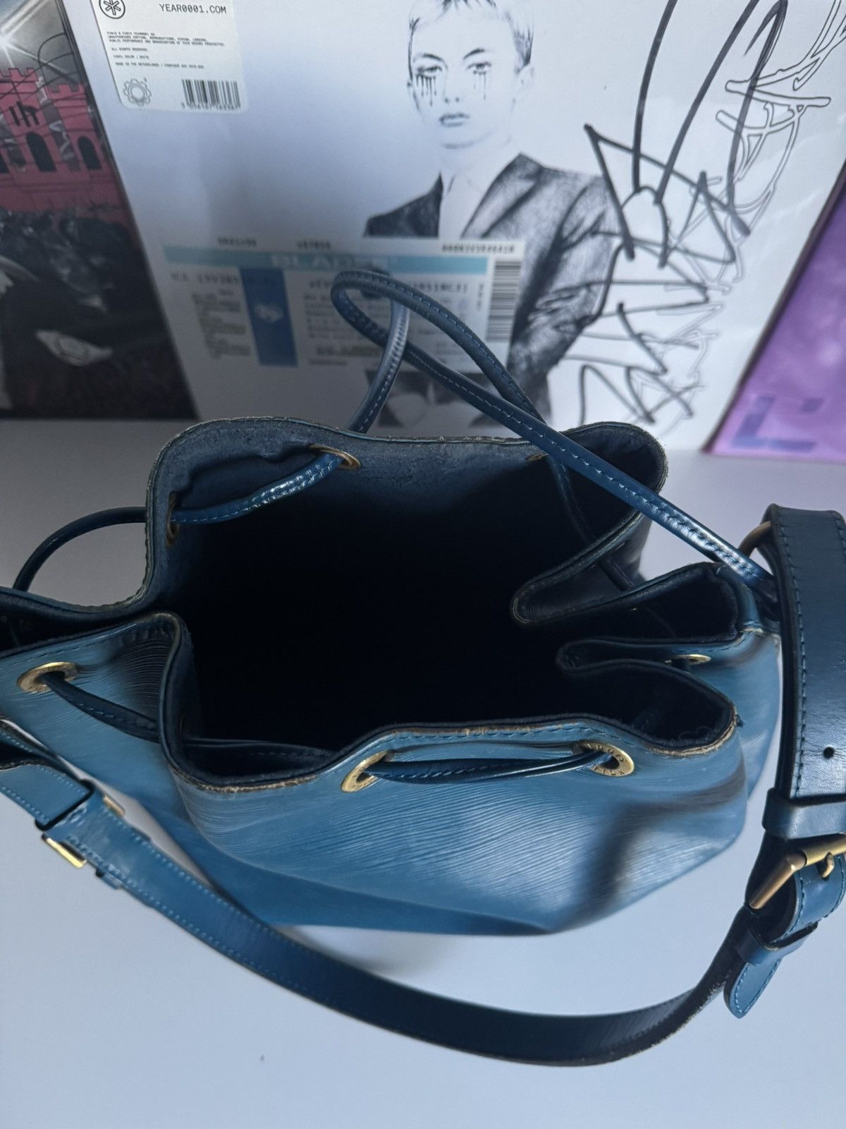 Louis Vuitton Louis Vuitton Noé leather crossbody bag luxury Designer Size ONE SIZE - 11 Thumbnail