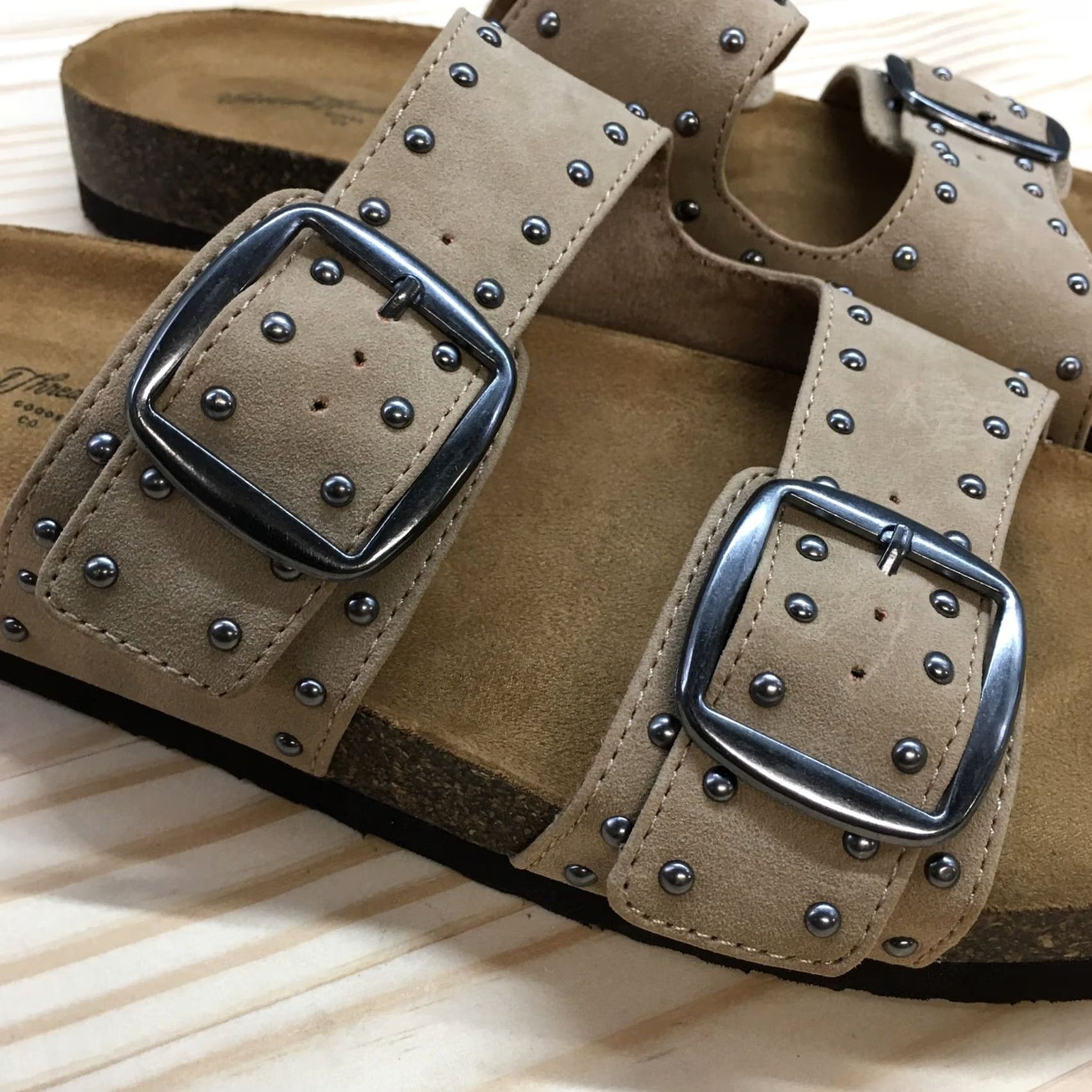 Vintage Universal Thread Sandals Womens 9 Casual Slip-On Buckle Brown Faux Suede Sandal Womens 9 Brown Slip-On Buckle Sandal Casual Size US 9 / IT 39 - 7 Thumbnail