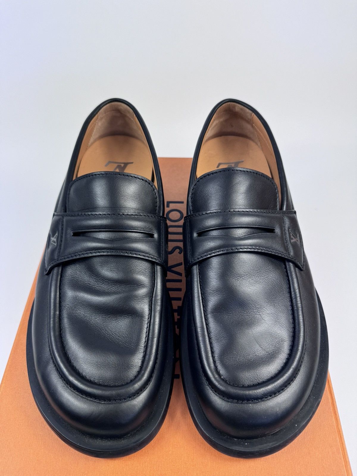Louis Vuitton LOGO LEATHER LOAFERS Size US 9 / EU 42 - 2 Thumbnail