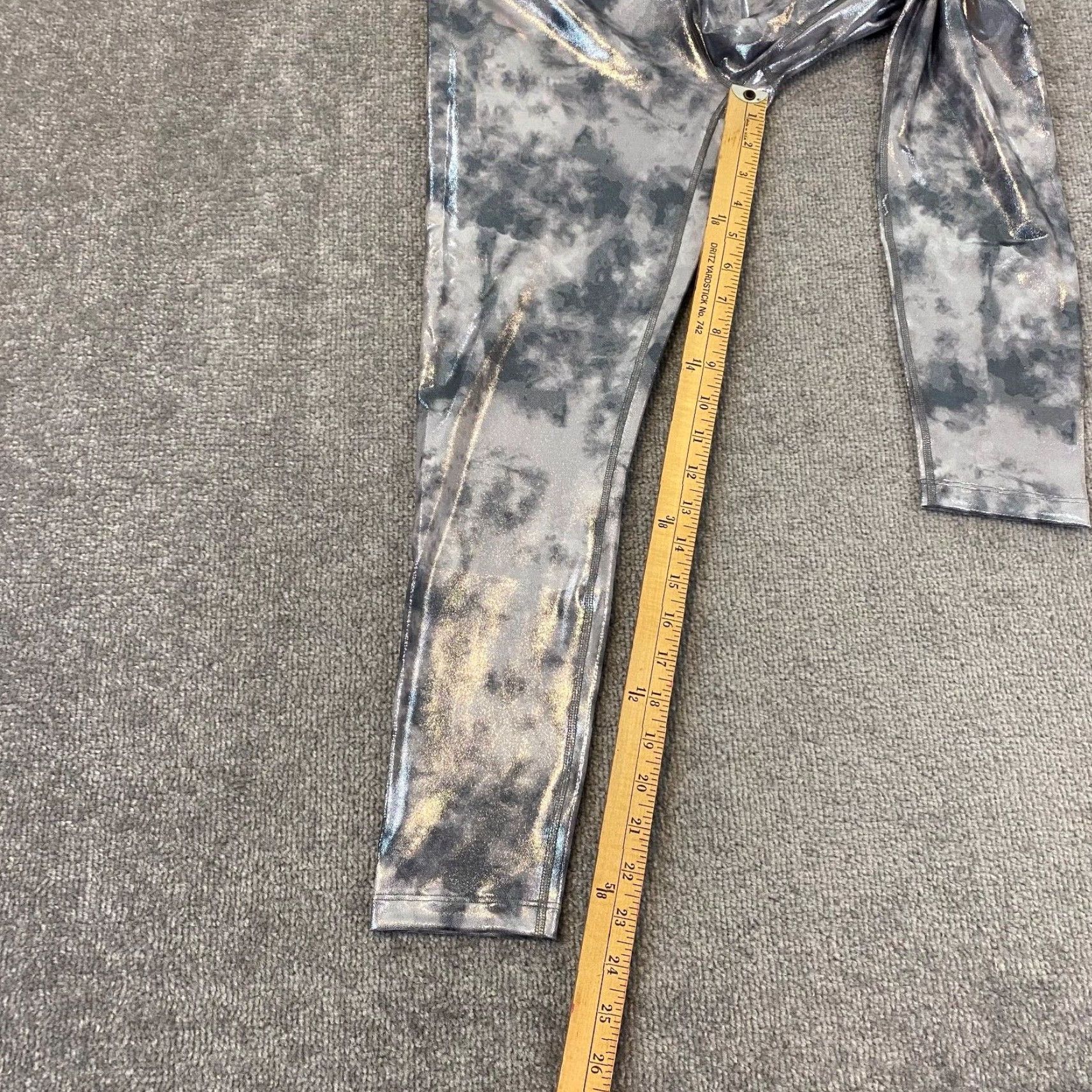 Beyond Yoga Beyond Yoga Legging Womens Medium Shiny Gray Capris High Rise Activewear Stretch Size 32" / US 10 / IT 46 - 6 Thumbnail
