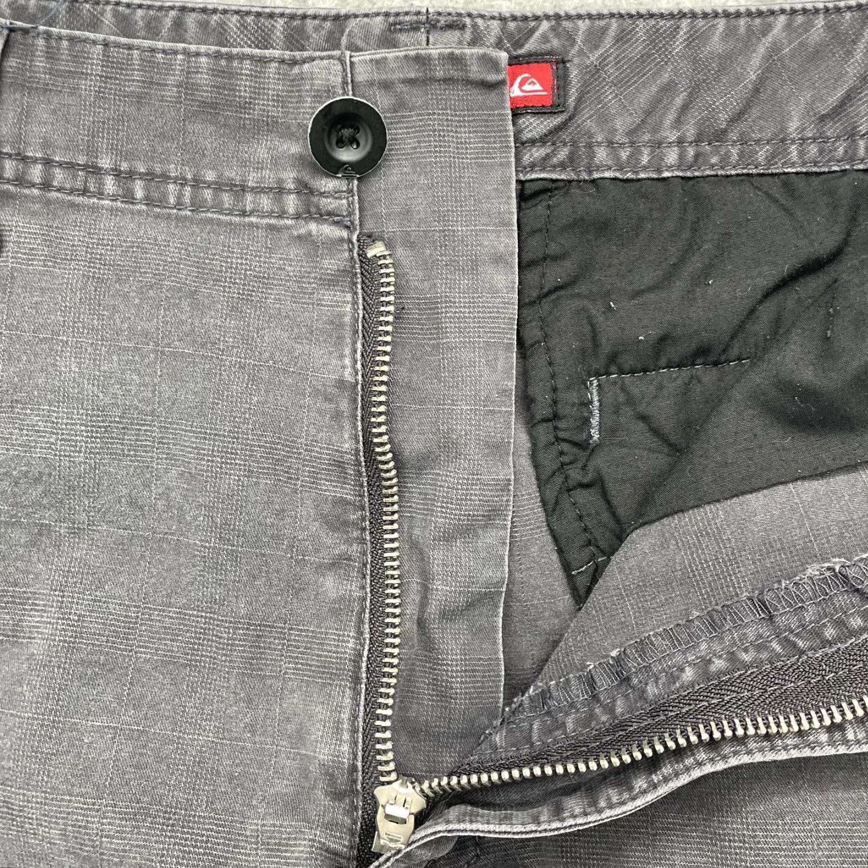 VINTAGE Quiksilver Shorts Men 32 Gray Surf Skater Performance Grunge Outdoor Pants Casual