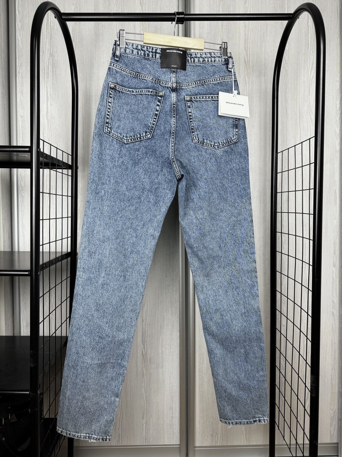 Alexander Wang Alexander Wang light blue Mom High Rise denim jeans size 28 Size 28" / US 6 / IT 42 - 2 Thumbnail