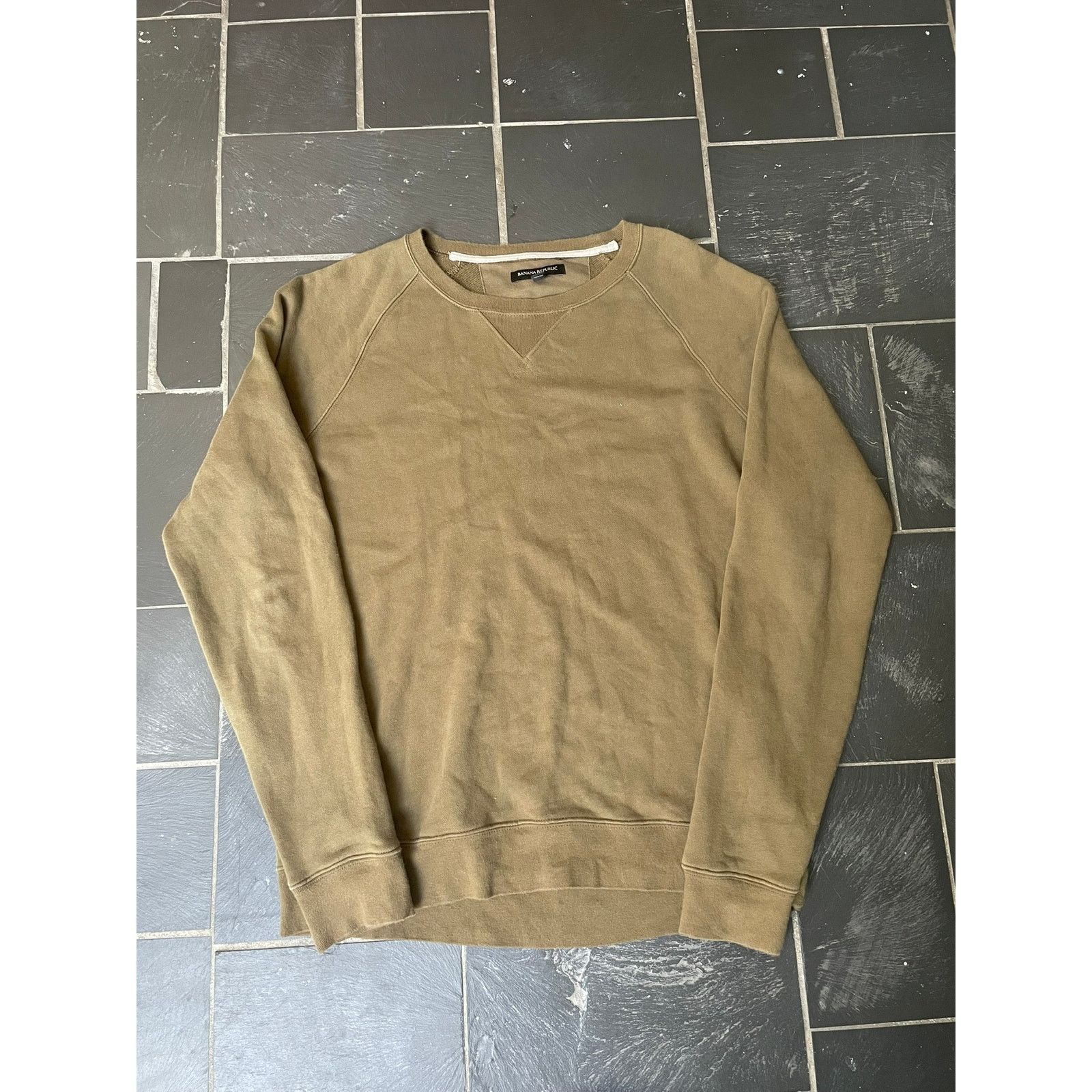Banana Republic Banana Republic Khaki Green Crew Neck Sweater Size Medium Size US M / EU 48-50 / 2 - 1 Thumbnail