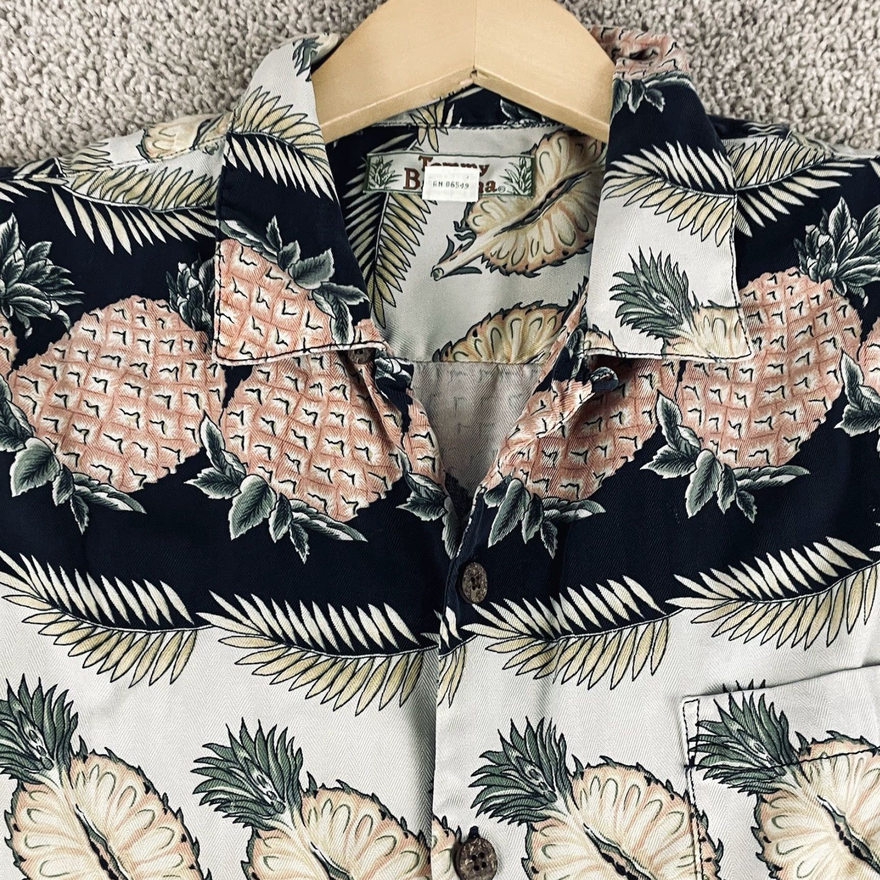 Tommy Bahama VINTAGE Tommy Bahama Shirt Mens L 100% Silk Button Floral Beach Hawaiian Pineapple E228 Size US L / EU 52-54 / 3 - 5 Thumbnail