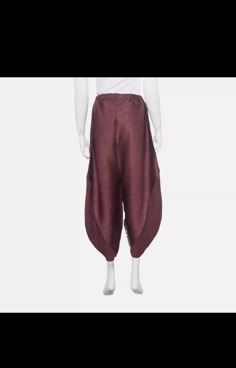 Issey Miyake Issey Miyake size:5 Deep wine red pleated irregular-shaped Size 22" - 3 Thumbnail