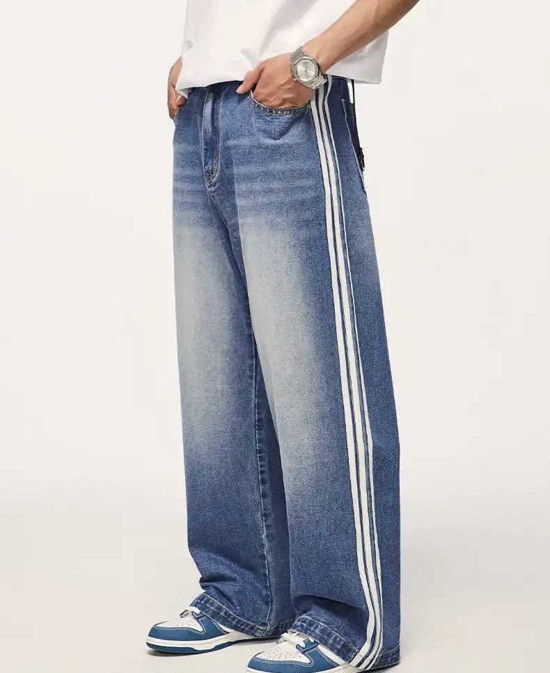 Men Classic Washed Wide Leg Jean