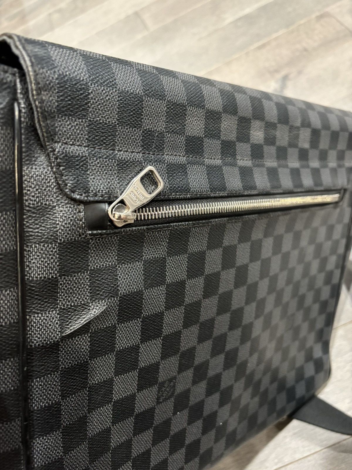 Louis Vuitton Louis Vuitton Black Daimler Messenger Bag Size ONE SIZE - 3 Thumbnail