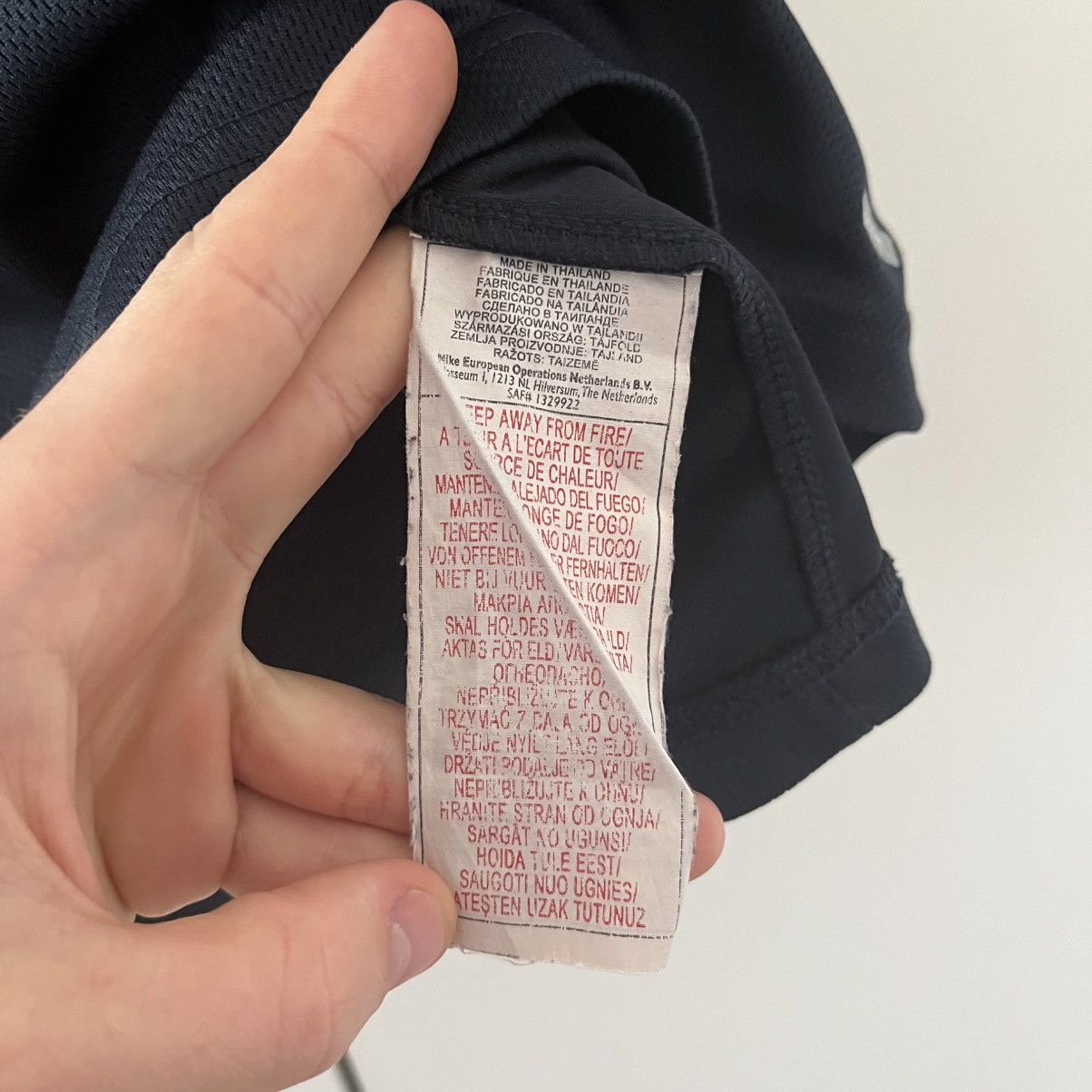 Nike Vintage Nike Central Logo Blue Tee Streetwear Tee Size US L / EU 52-54 / 3 - 6 Thumbnail