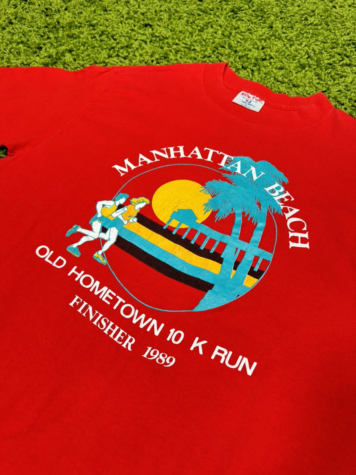 Vintage 1989 Manhattan Beach Old Hometown 10k Tee Size US L / EU 52-54 / 3 - 2 Thumbnail