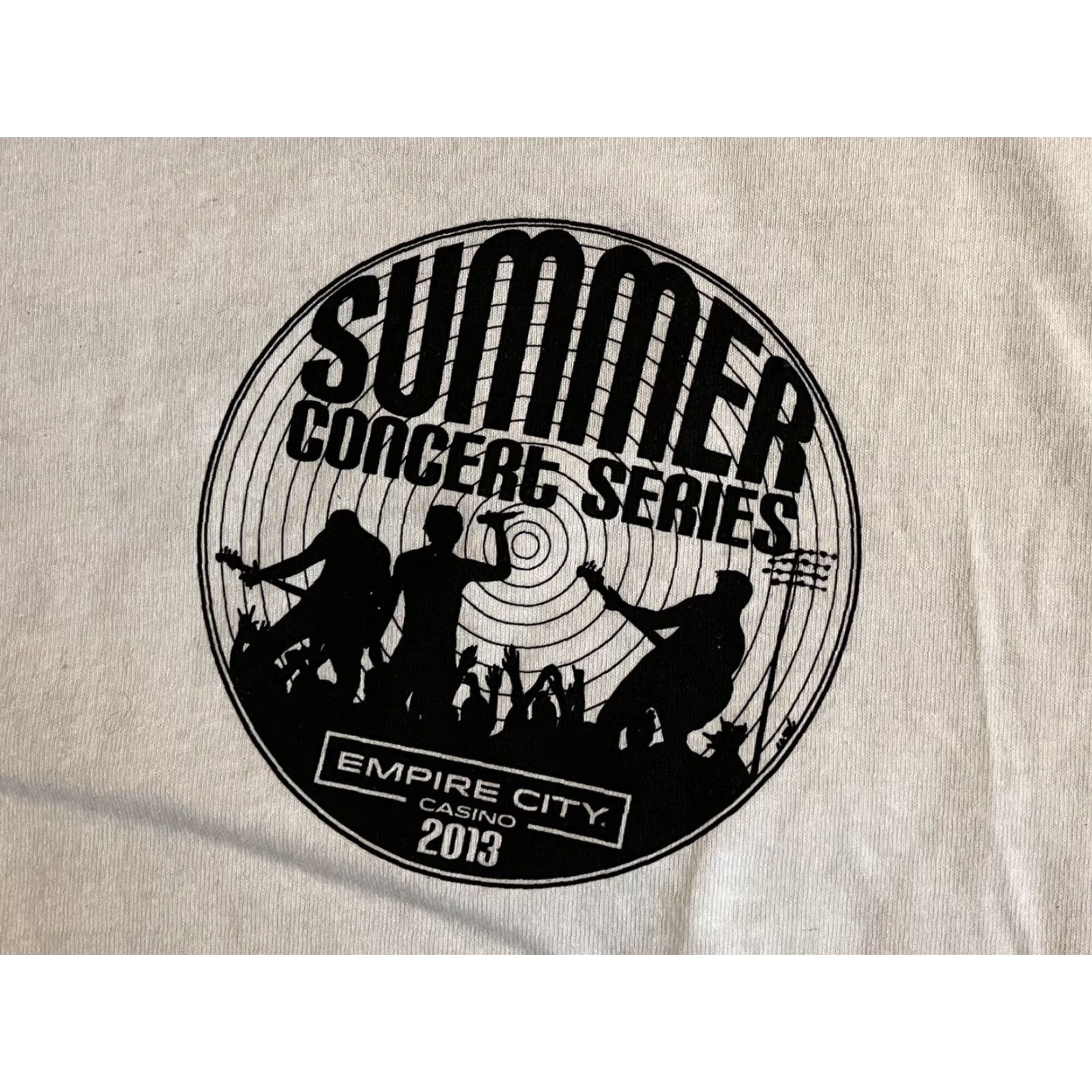 Fruit Of The Loom Empire City Casino Summer Concert Series 2013 Shirt Men's XL White Graphic Print T-Shirt Band Music Rock Retro Size US XL / EU 56 / 4 - 4 Thumbnail