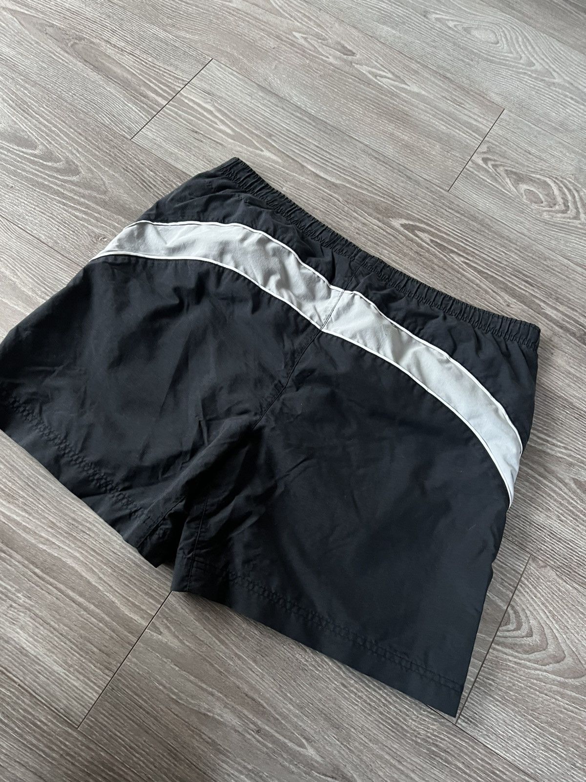 Nike × Vintage ‼️Vintage Nike Nylon Knited Swoosh Logo Shorts ‼️ Size US 36 / EU 52 - 18 Thumbnail