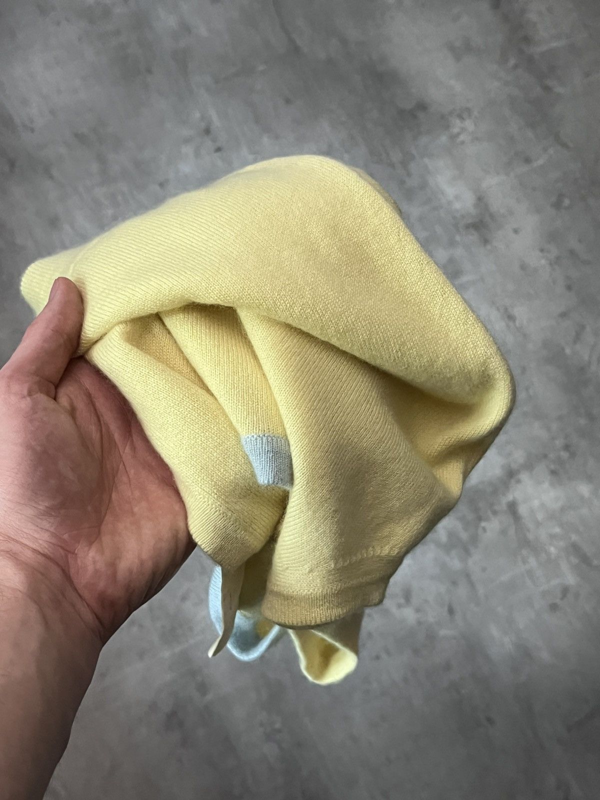 Chanel Chanel vintage cashmere yellow sleeveless sweater Size M / US 6-8 / IT 42-44 - 10 Thumbnail