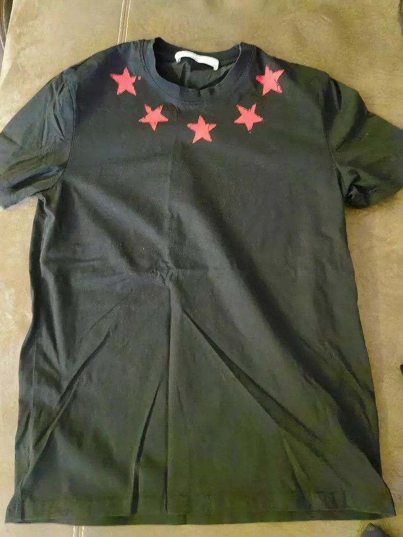 Givenchy Givenchy Black base with red five-pointed star short-sleeve Size US S / EU 44-46 / 1 - 1 Thumbnail