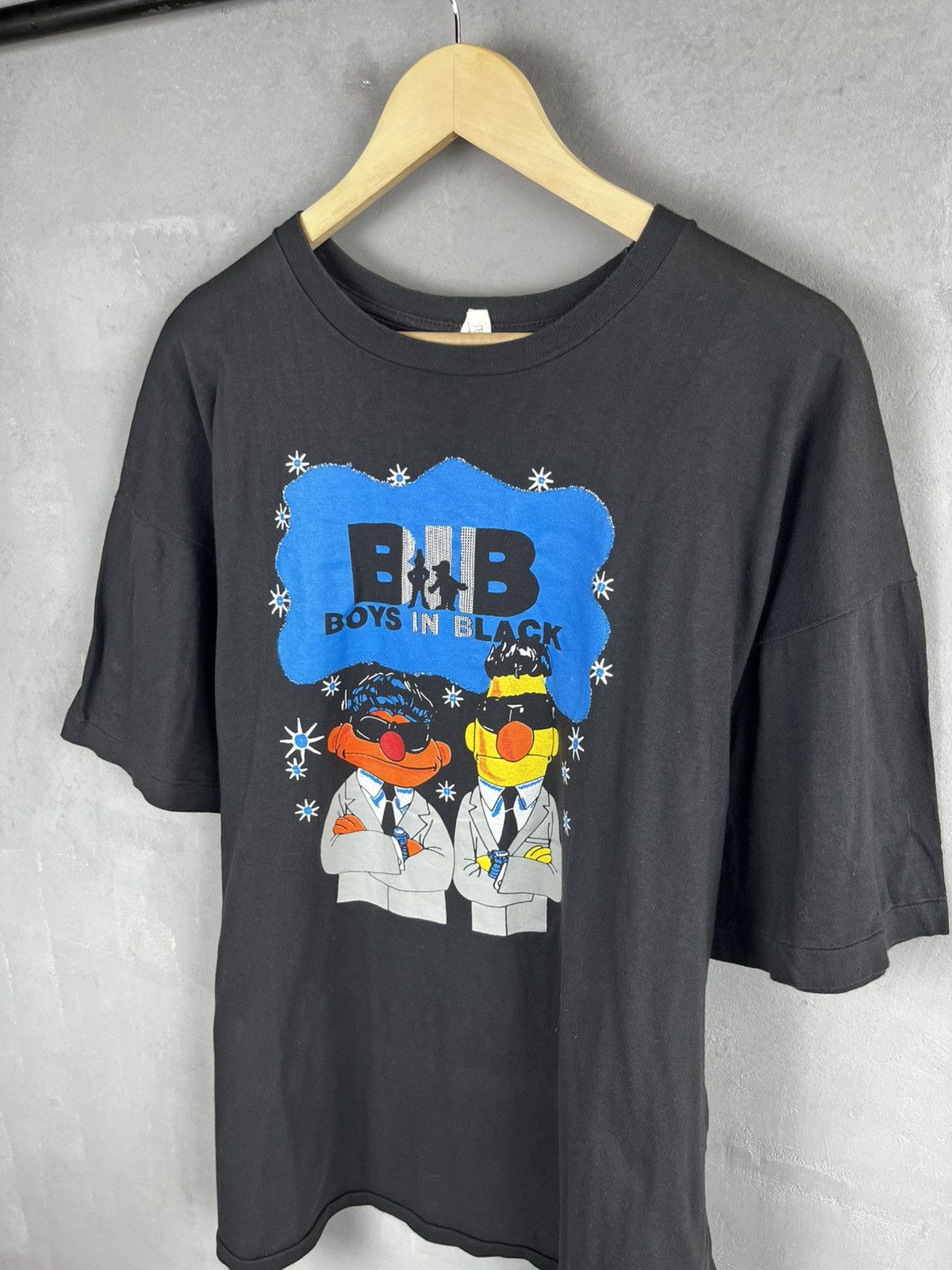 Vintage Vintage 90s Sesame Street Boys In Black T-shirt Movie Size US L / EU 52-54 / 3 - 3 Thumbnail