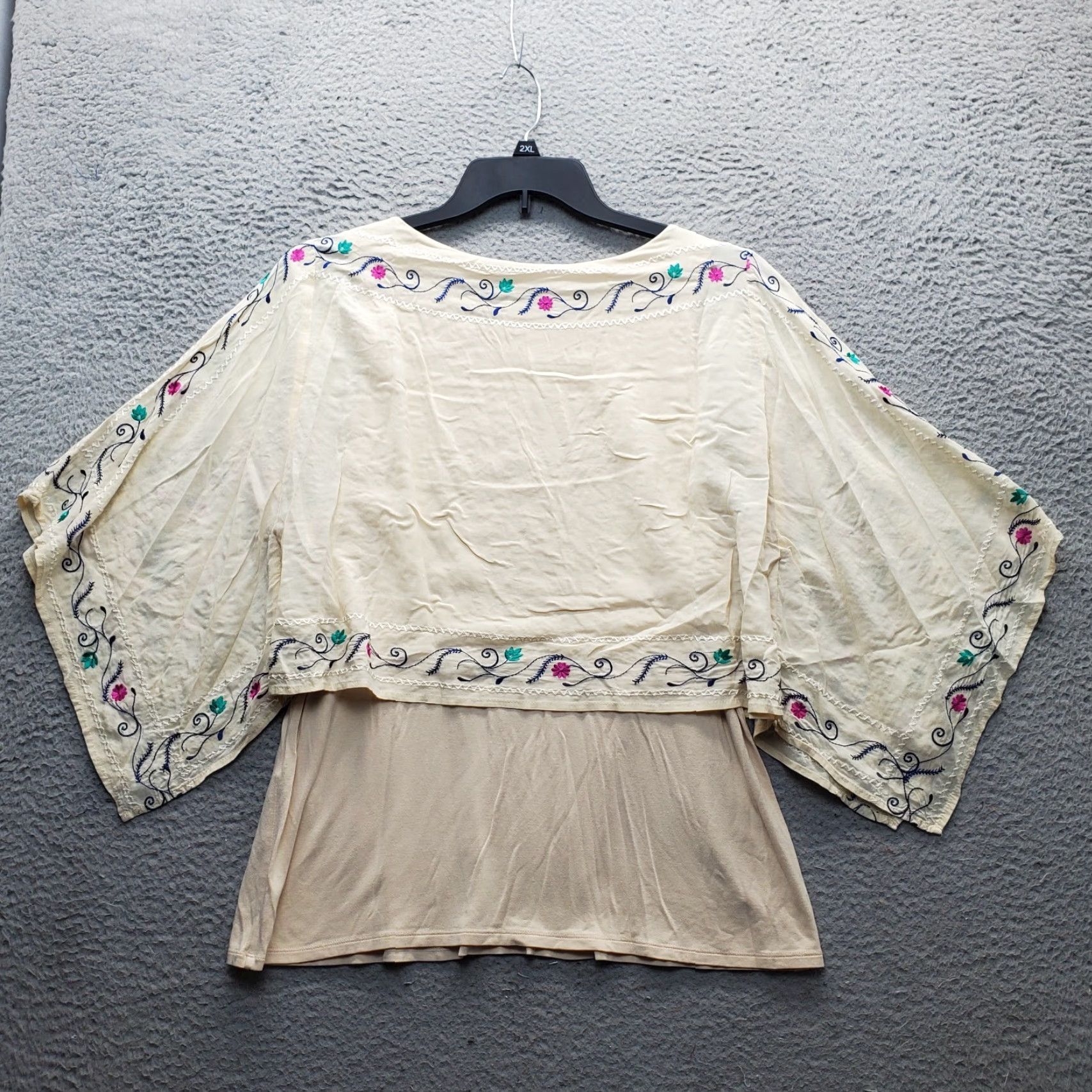 Vintage Chico's Kimono Top Womens Size 1 Tan Rayon Embroidered Flowers Sleeve Pullover Shirt Size XS / US 0-2 / IT 36-38 - 2 Thumbnail