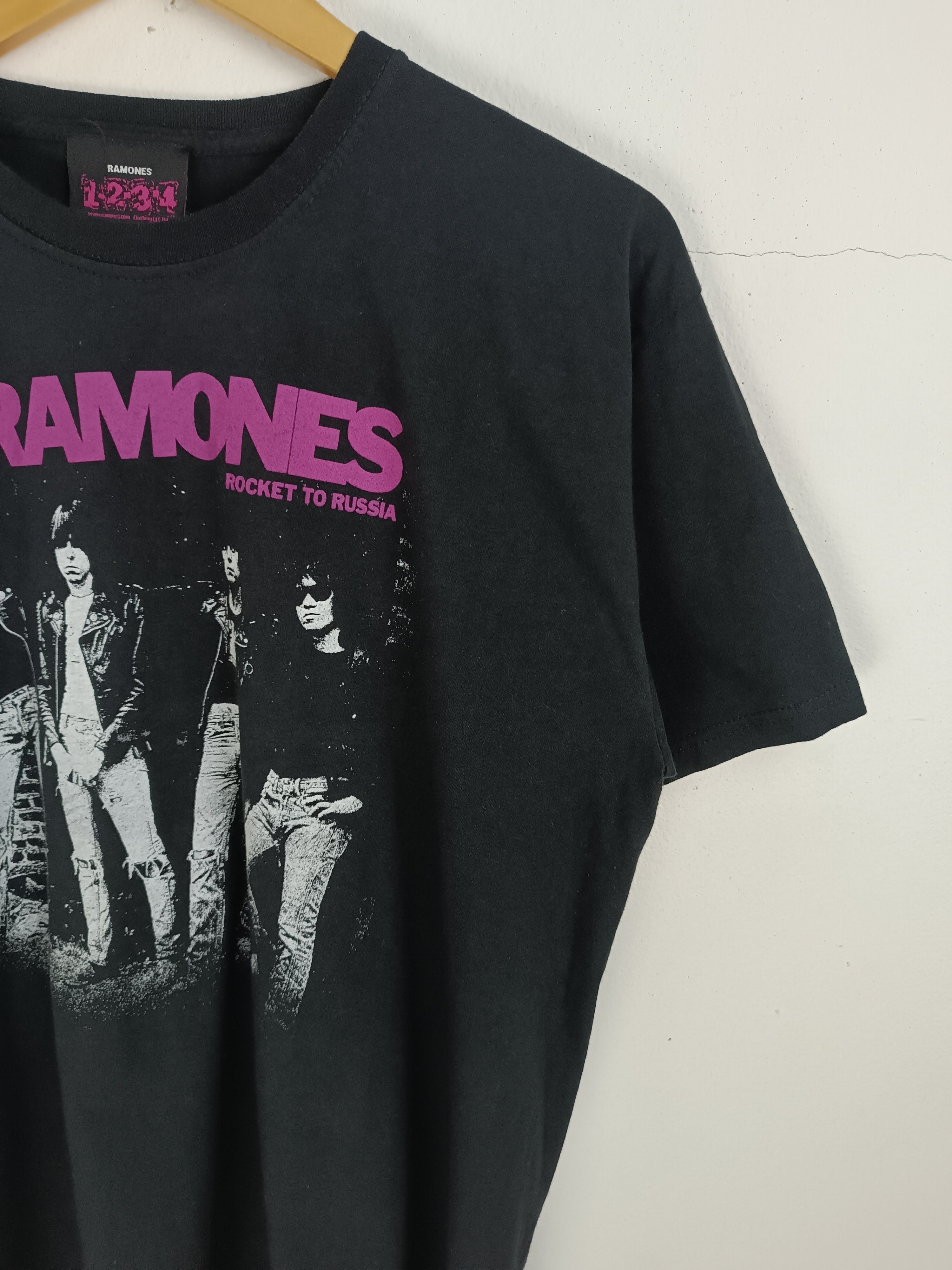Band Tees VINTAGE RAMONES ROCKET TO RUSSIA TEE rancid bad religion Size US L / EU 52-54 / 3 - 9 Thumbnail