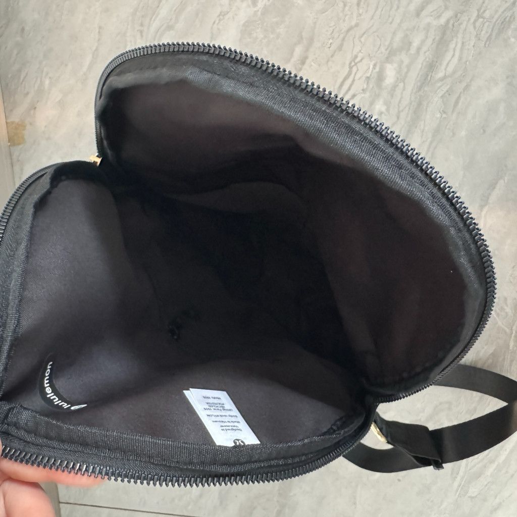J Brand Lululemon All Night Festival Bag 5L BLACK/GOLD Size ONE SIZE - 2 Thumbnail