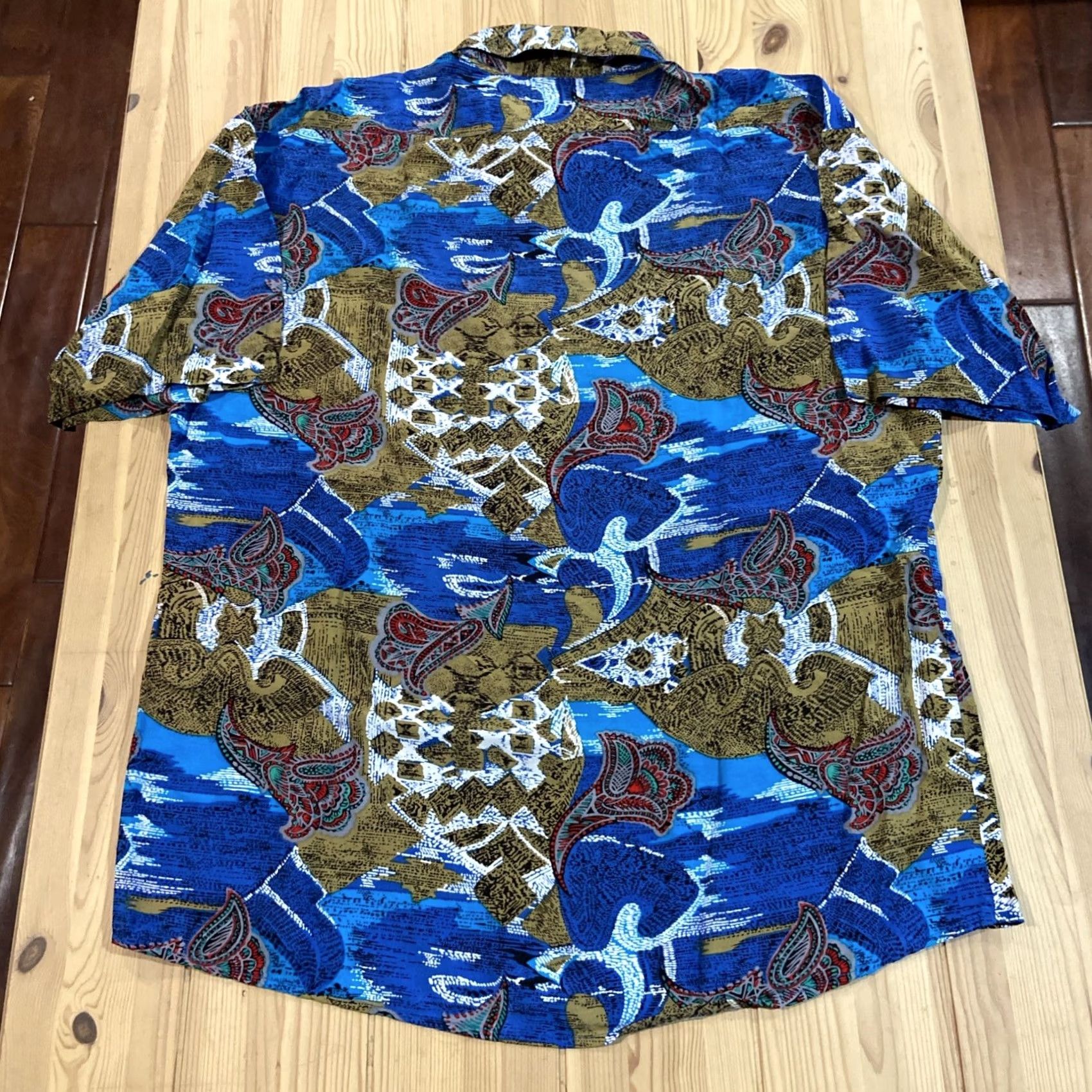 Vintage VINTAGE Blue Paisley 100% Rayon Button-Up Shirt Abstract Graphic Blue XL Shirt Men Beach 100% Regular Short Sleeve Button-Up Mens XL Size US XL / EU 56 / 4 - 5 Thumbnail