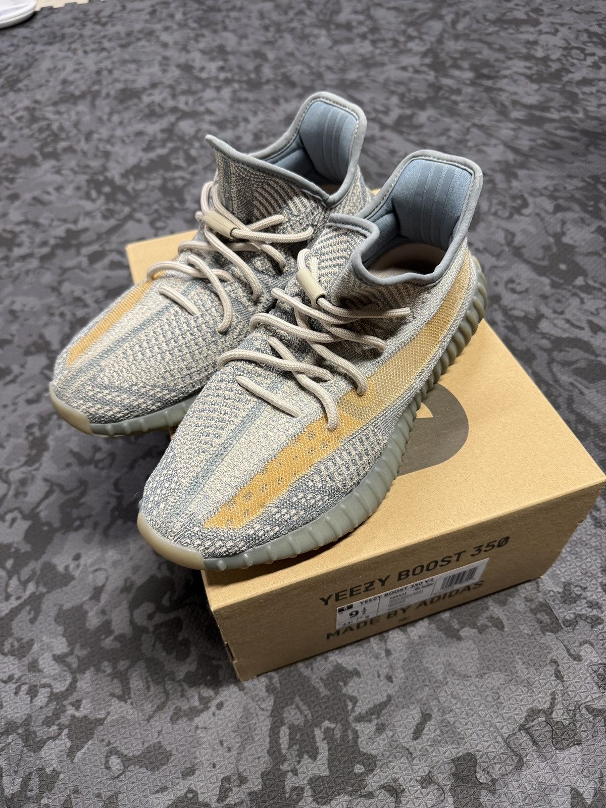 Adidas Yeezy 350 Size US 9.5 / EU 42-43 - 3 Thumbnail
