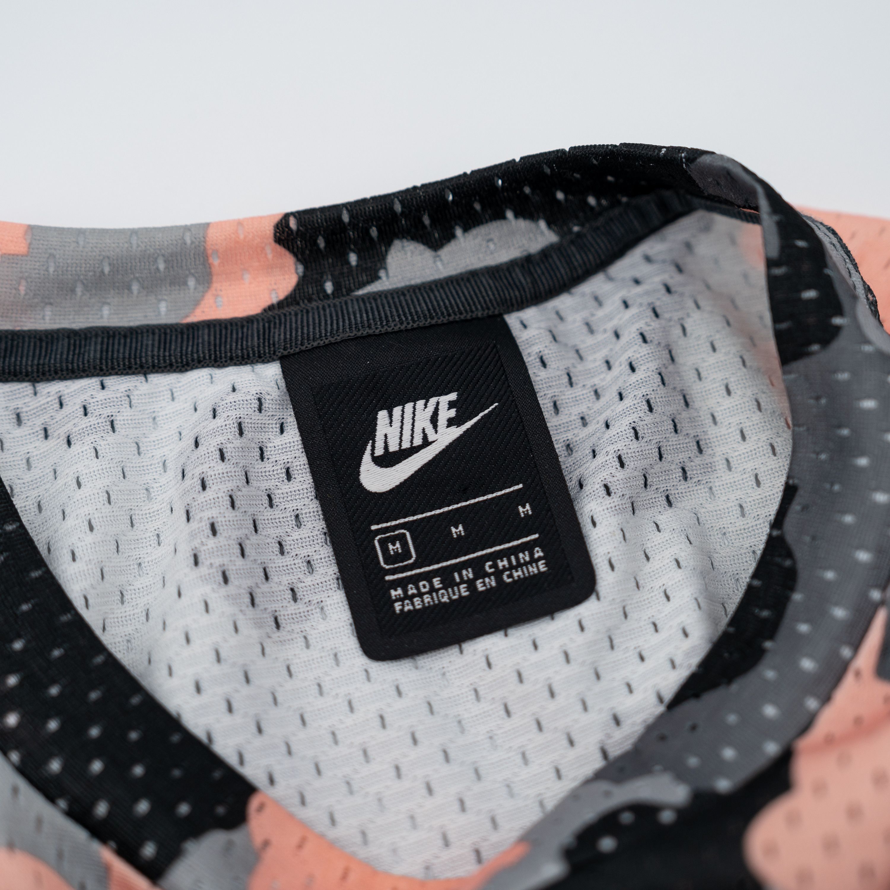 Nike Size M - Nike NSW Mesh shirt top Pink Camo 928627-060 Tee Size US M / EU 48-50 / 2 - 5 Thumbnail