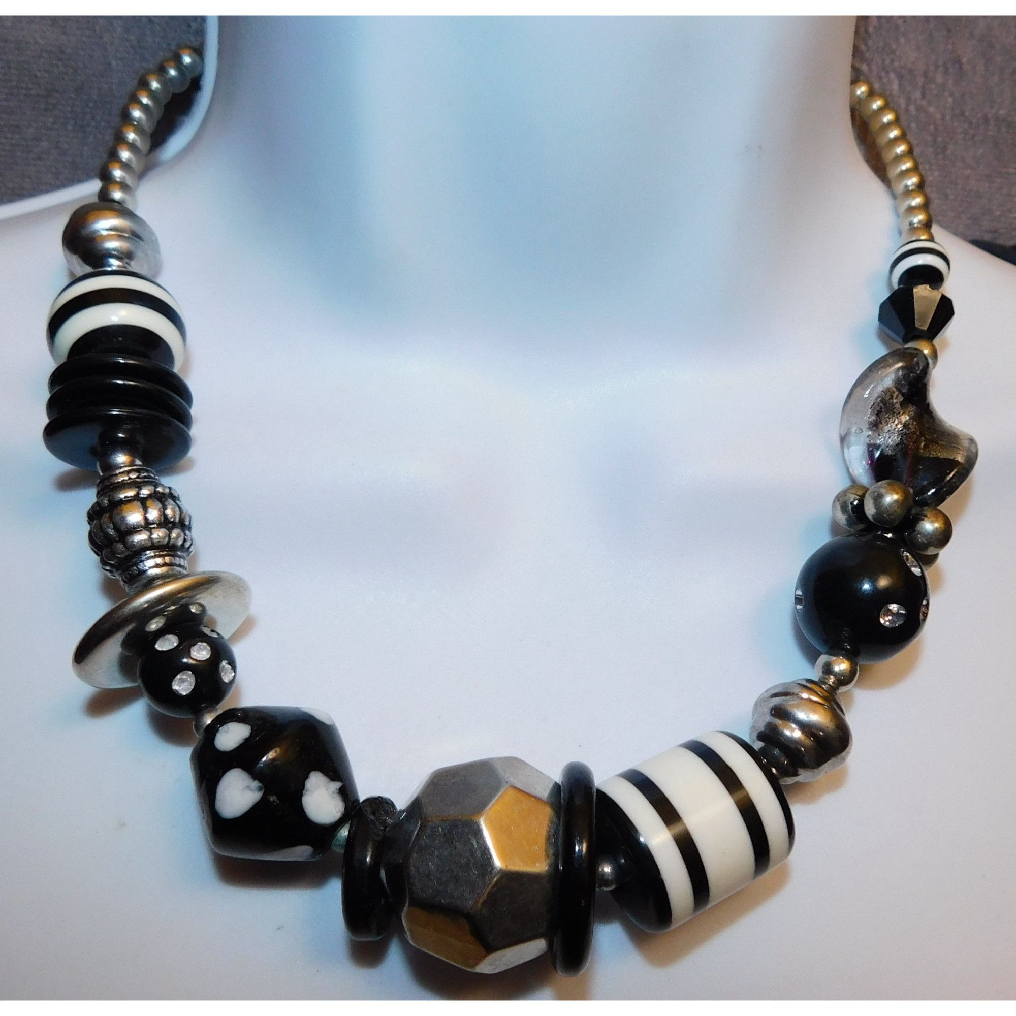 Other 90s Style Black And White Chunky Beaded Necklace Size ONE SIZE - 2 Thumbnail