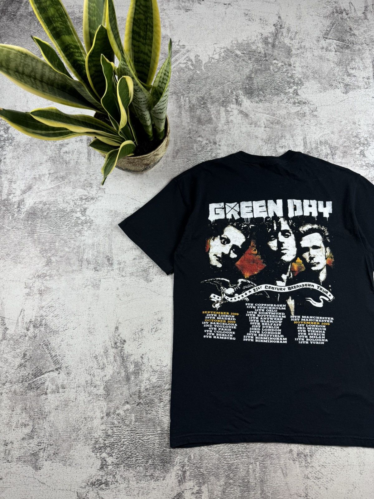 Band Tees Green Day 2009 Men’s Metal Rock Tour Rap Faded Merch Devil Band T Shirt Jersey Size US M / EU 48-50 / 2 - 9 Thumbnail