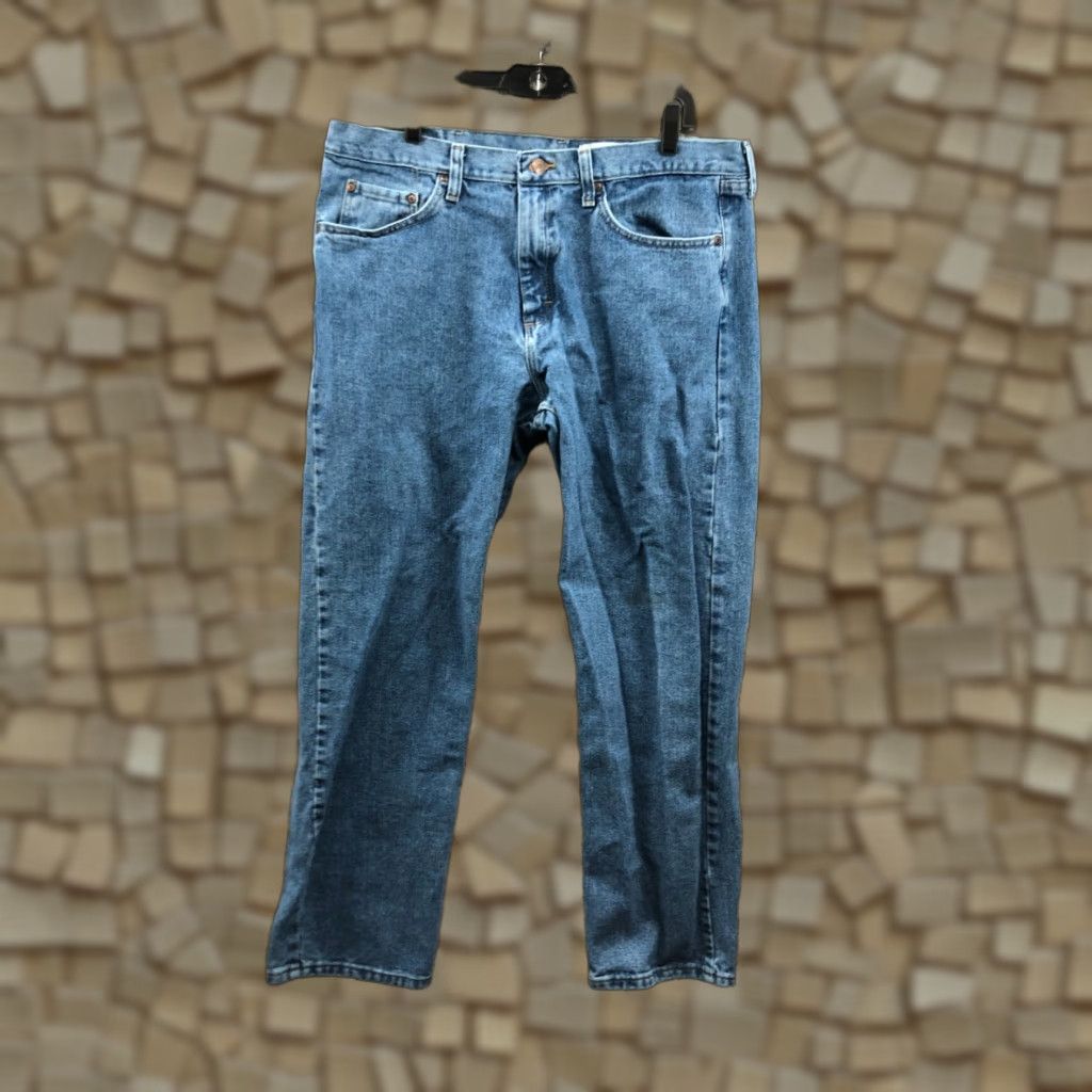 Wrangler Wrangler Relaxed Straight Jeans 36x32 Mens Mid Wash Blue Denim 5-Pocket Logo Belt Loops Cotton Blend Modern Classic Western Style Regular Mens Size US 36 / EU 52 - 1 Thumbnail