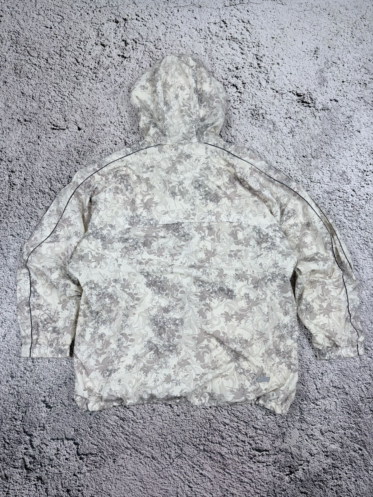 Umbro Vintage Umbro Y2K All Over Print Tribal Zip Hooded Jacket Size US L / EU 52-54 / 3 - 15 Thumbnail