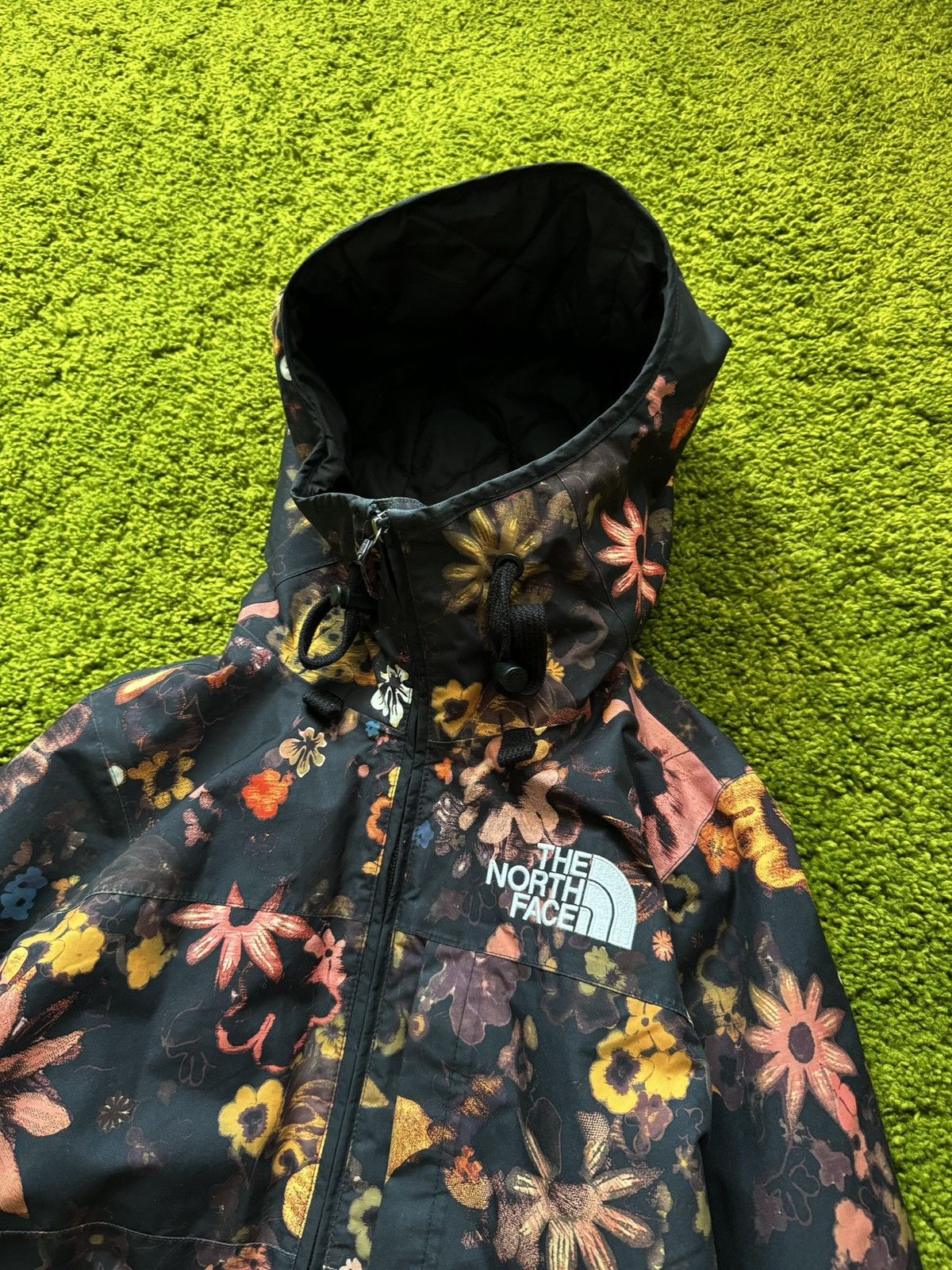 The North Face The North Face TNF gorpcore style floral pattern rare jacket Size XS / US 0-2 / IT 36-38 - 5 Thumbnail