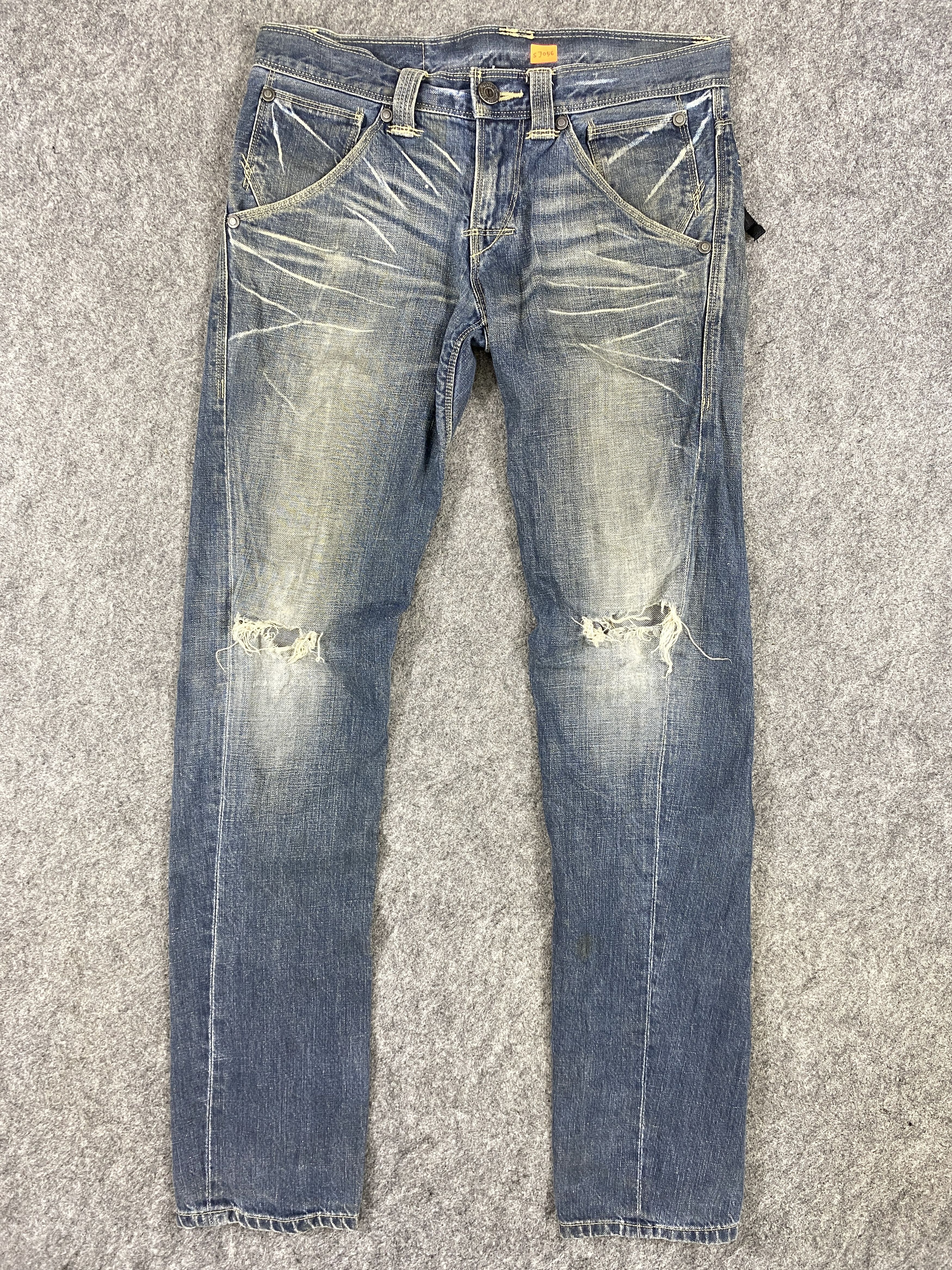 Levi's Blue Distressed Vintage Levi's Engineered 31x32 Denim SJ056 Size US 31 - 1 Thumbnail