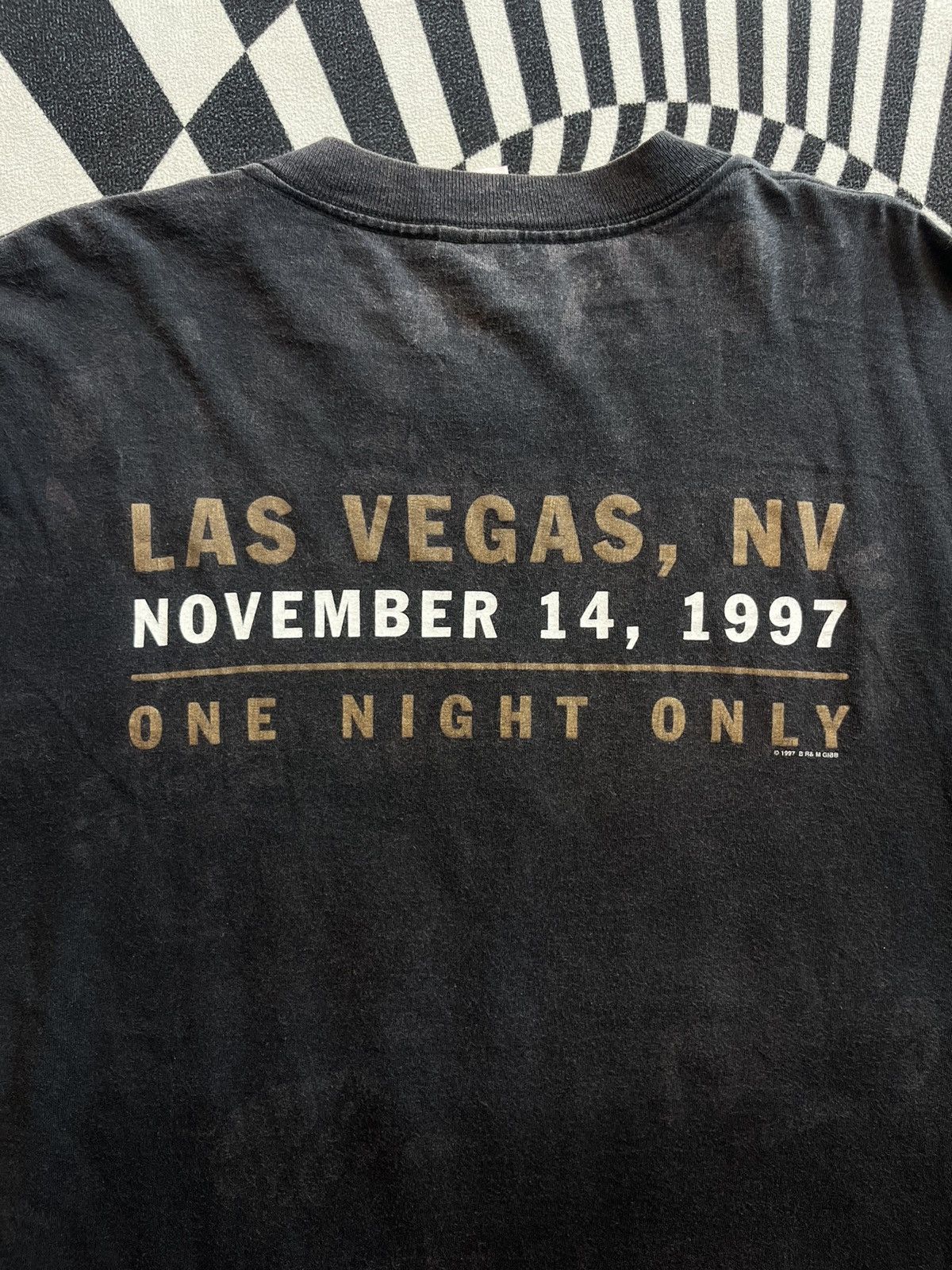 Band Tees Vtg BEE GEES One Night Only in LAS VEGAS 1997’s Tour Tshirt Size US L / EU 52-54 / 3 - 9 Thumbnail