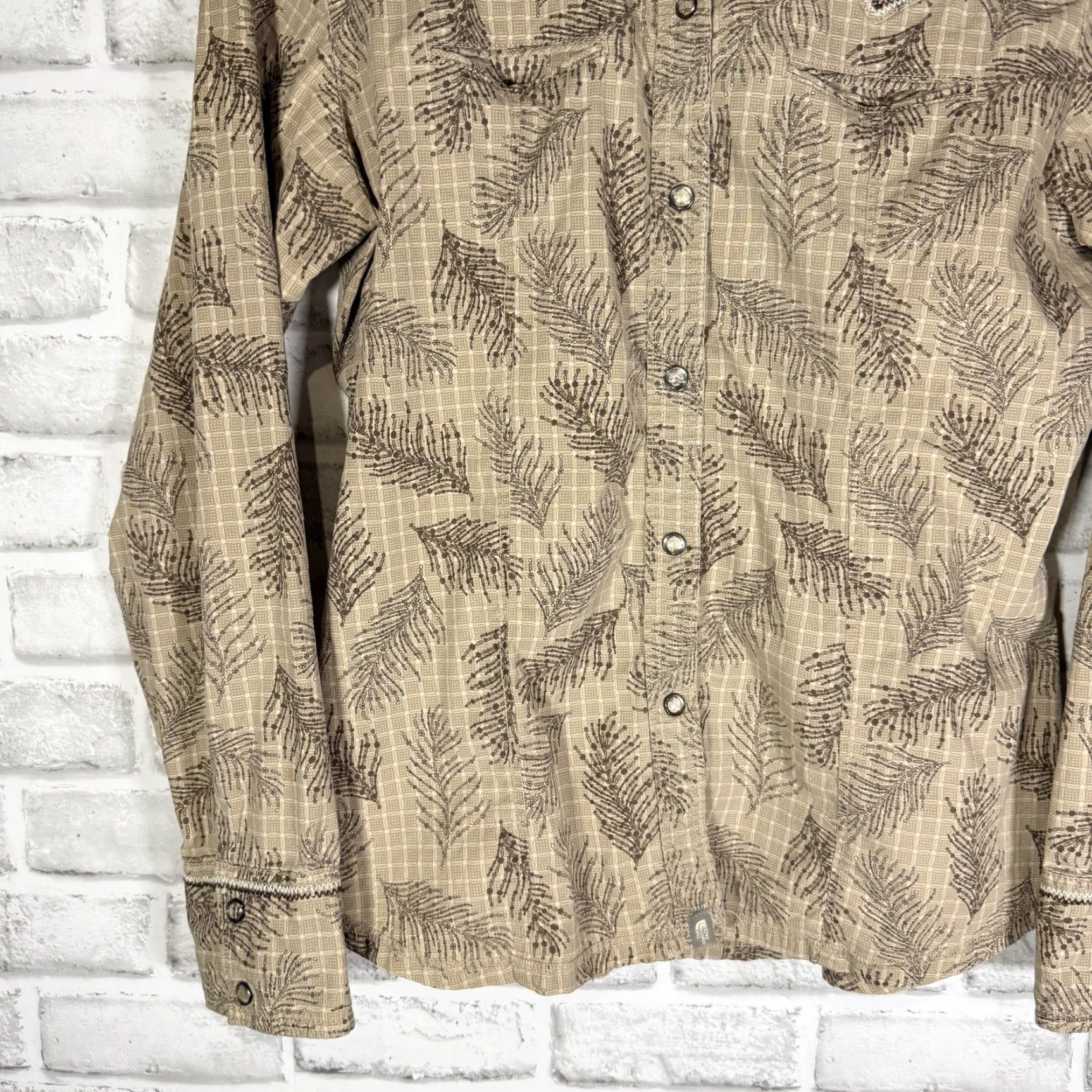 The North Face The North Face Leaf Print Long Sleeve Snap Button Down Womens Size M Size M / US 6-8 / IT 42-44 - 3 Thumbnail