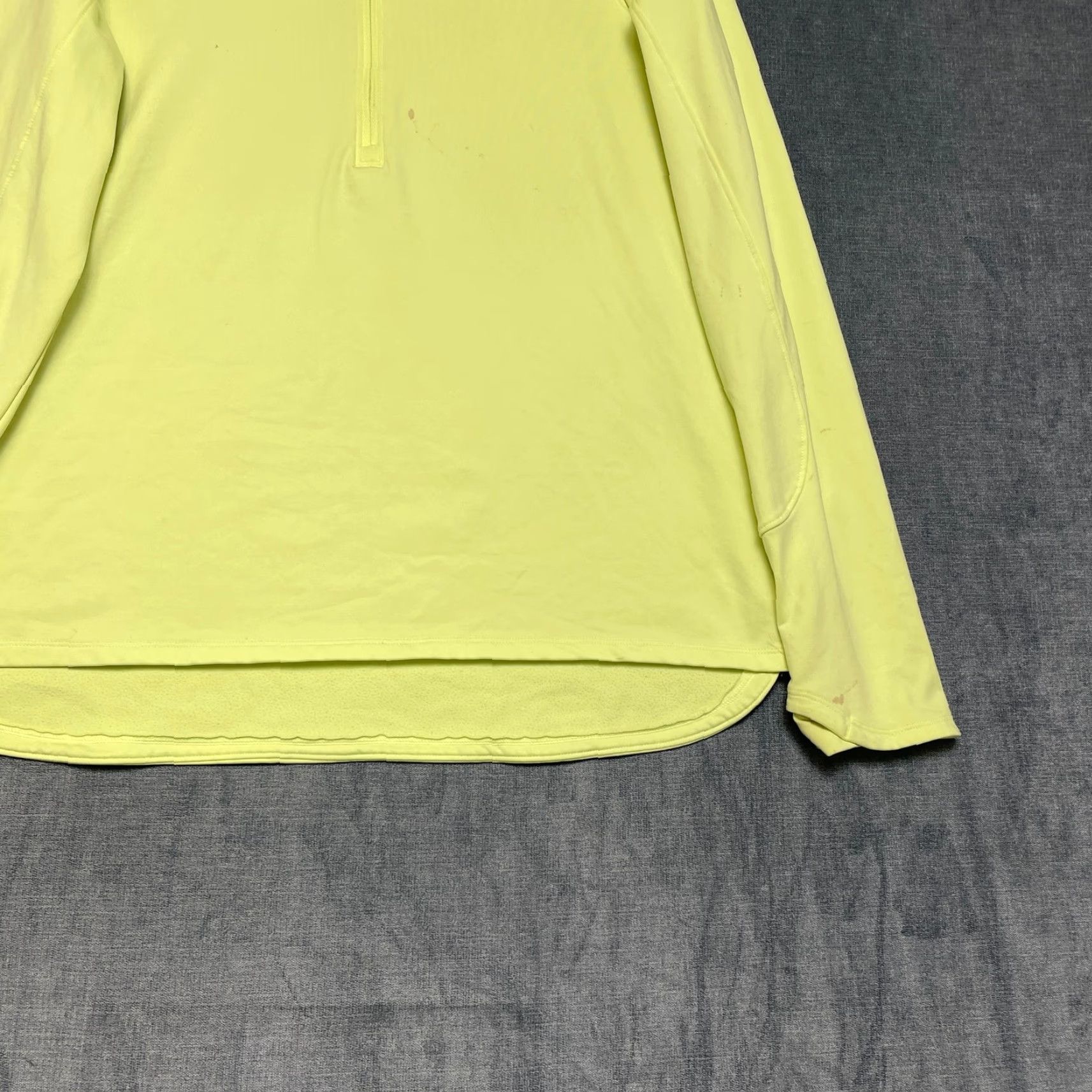 Under Armour Under Armour ColdGear Thermal Shirt Womens Large Yellow Fitted Logo Hi Low Hem Size L / US 10 / IT 46 - 2 Thumbnail