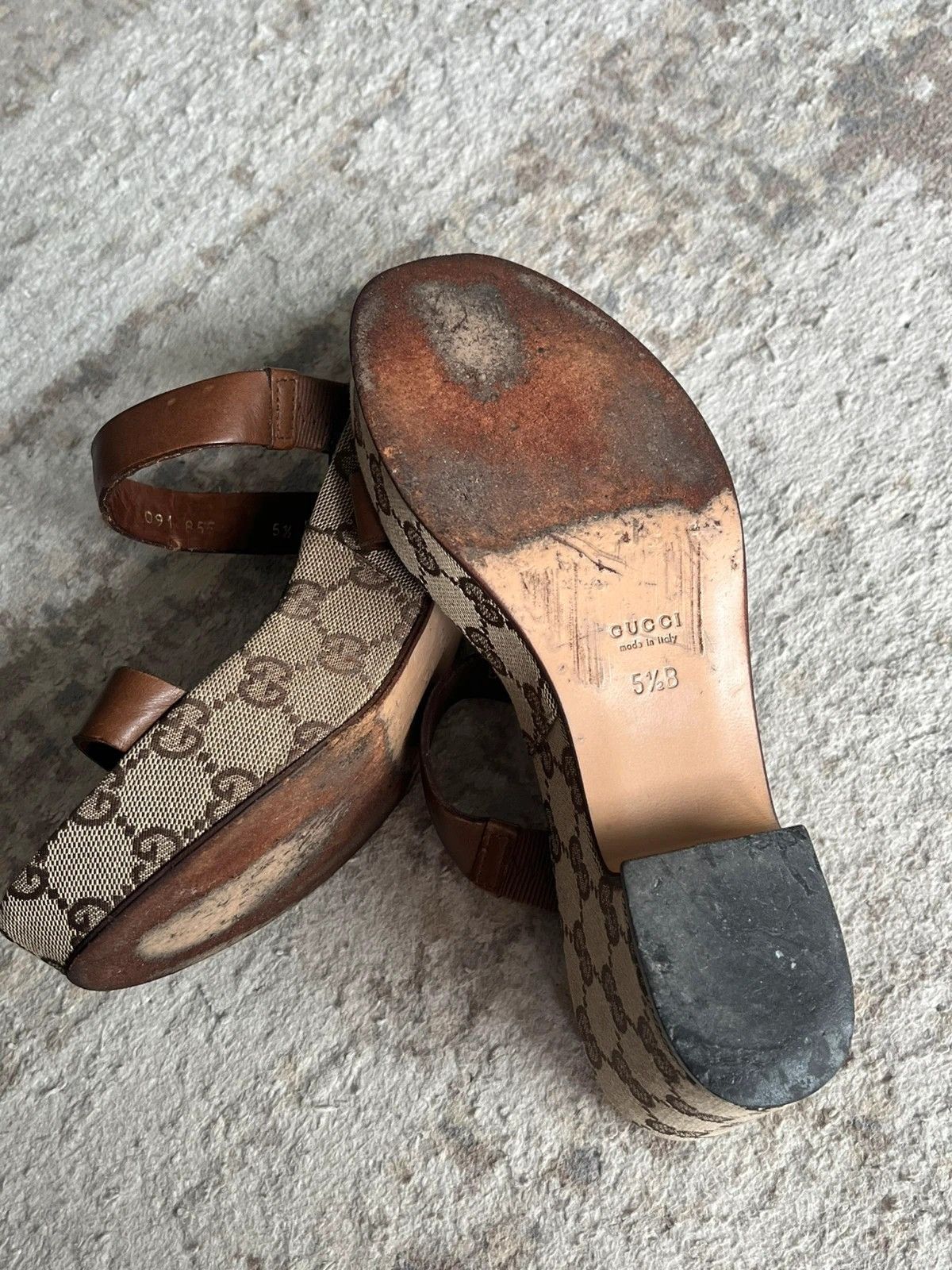 Gucci Gucci Sandals Sz US 5.5 EUR 35.5 2000s Monogram Leather Size US 5.5 / IT 35.5 - 12 Thumbnail