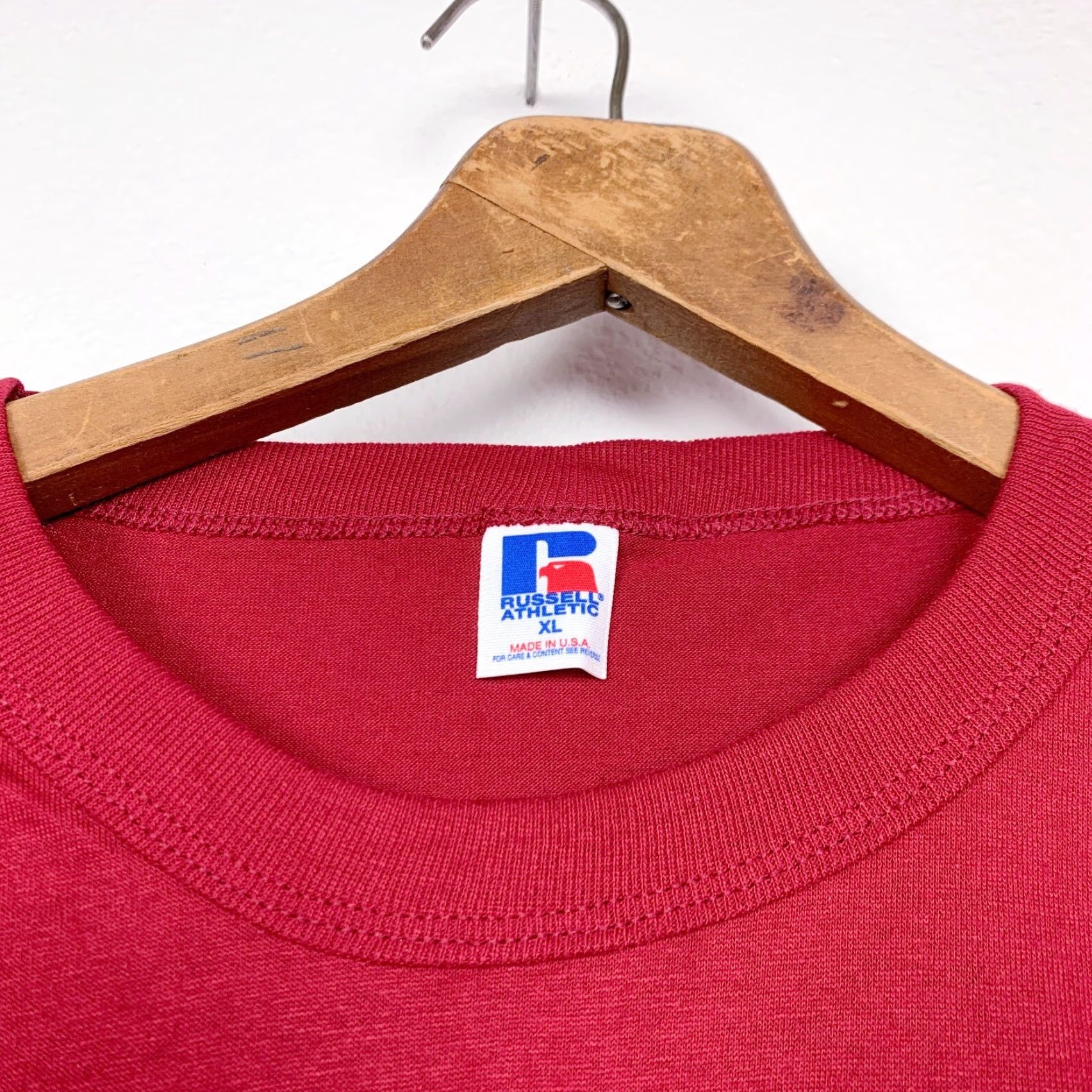 Russell Athletic VINTAGE Russell Athletic Shirt Unisex XL Red 1990s Deadstock Short Sleeve Cotton 50/50 Basic Tee - 1990s Grunge USA Size US XL / EU 56 / 4 - 3 Thumbnail