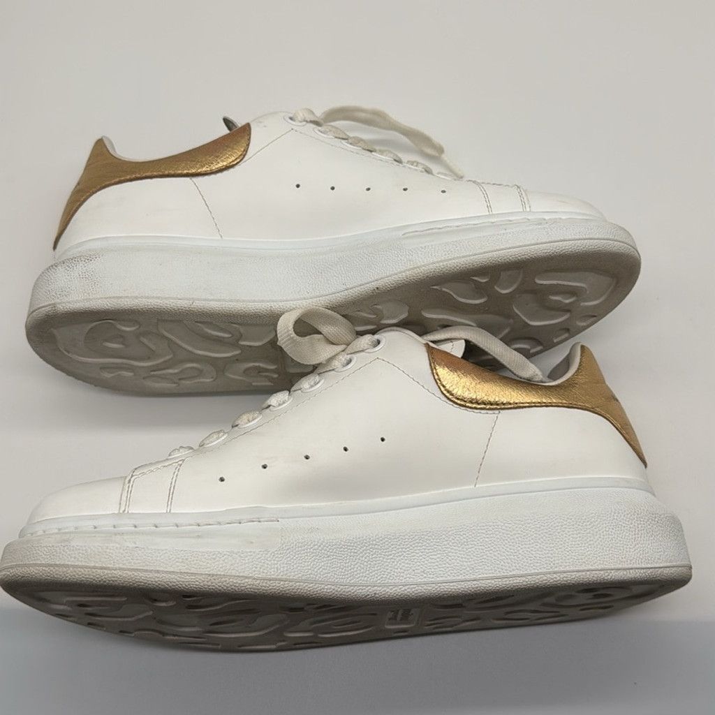 Alexander McQueen Alexander McQueen Metallic Gold & White Lace Up Sneakers 39 Size US 9 / IT 39 - 9 Thumbnail