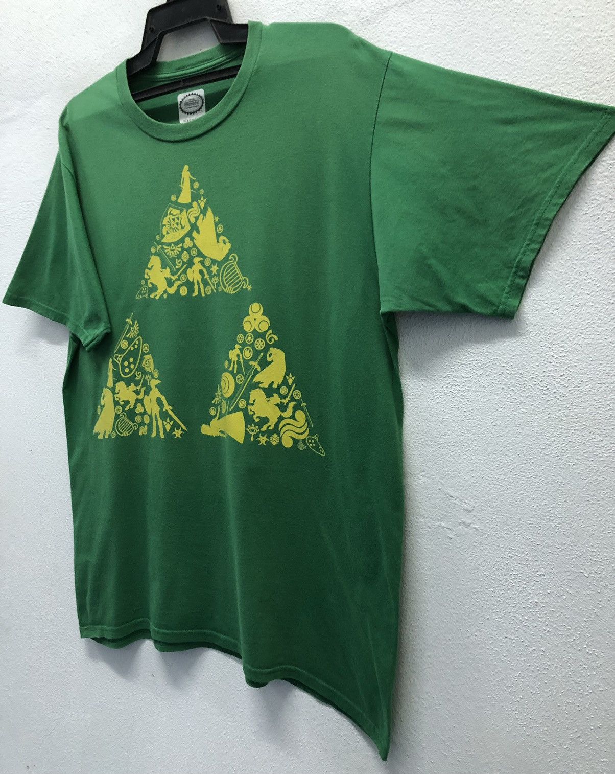 Nintendo Vintage Nintendo The Legend Of Zelda Tri Force Heroes TShirt Size US L / EU 52-54 / 3 - 5 Thumbnail
