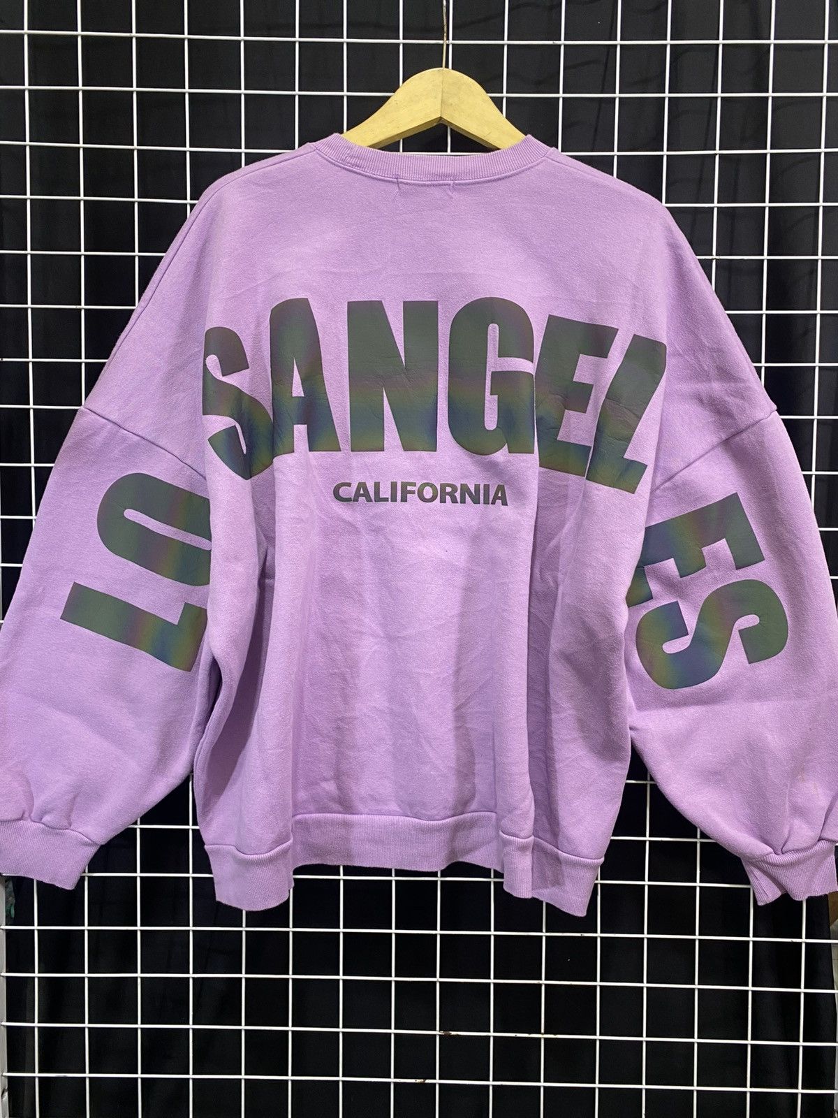 Vintage LOS ANGELES REFLECTIVE SWEATSHIRT CREWNECK Size US XL / EU 56 / 4 - 4 Thumbnail