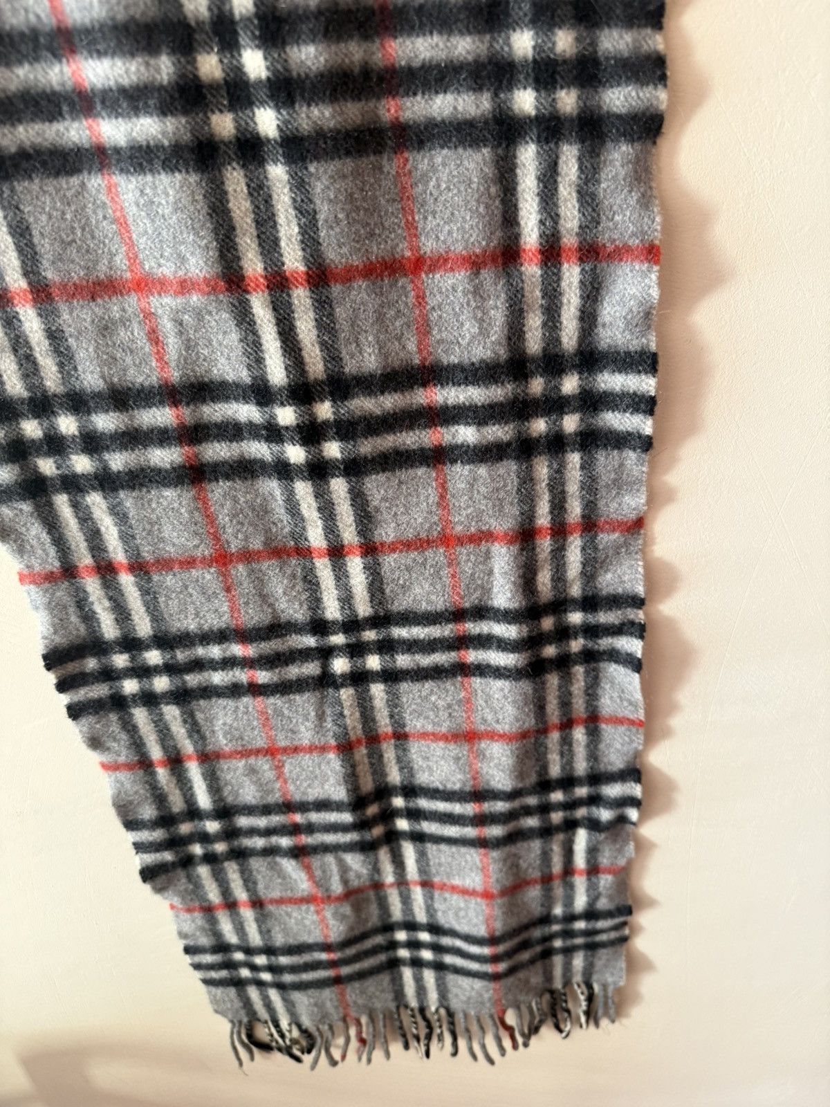 Burberry Vintage Cashmere Scarf Burberry’s OS Gray Chekered Luxury Size ONE SIZE - 9 Thumbnail