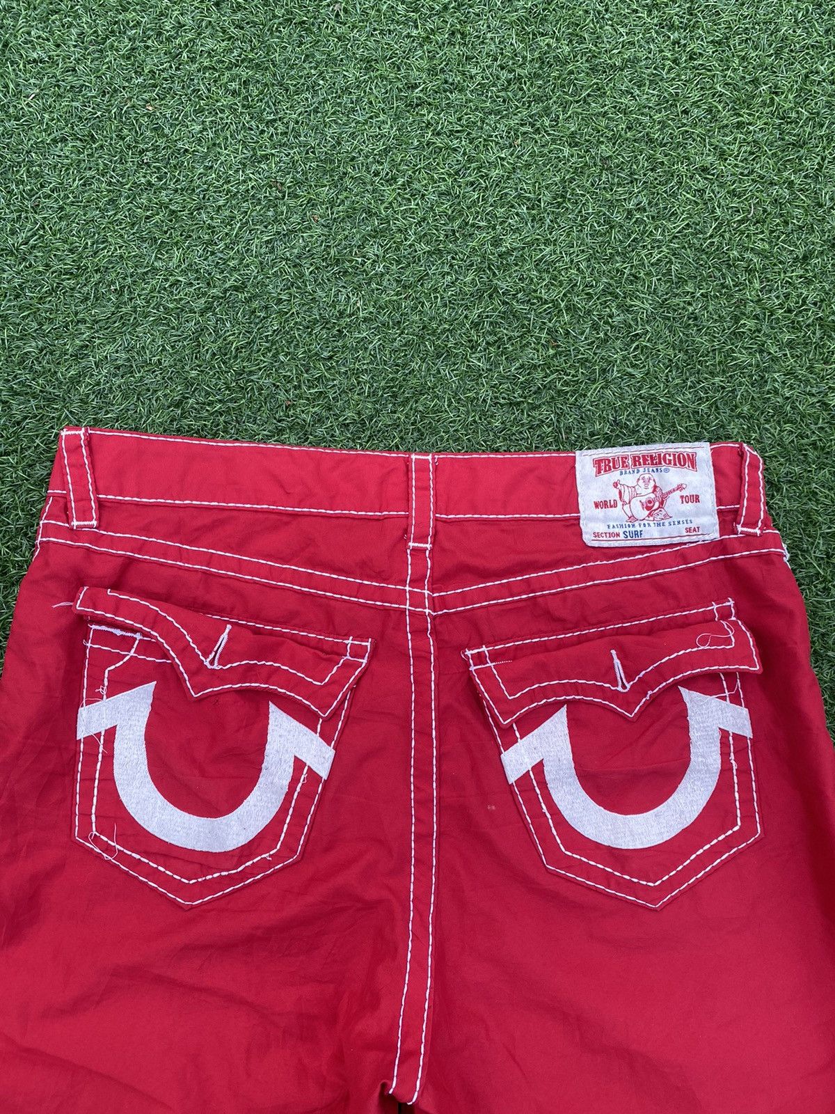 True Religion × Vintage TRUE RELIGION BIG LOGO RED SHORT PANTS Size US 38 / EU 54 - 2 Thumbnail