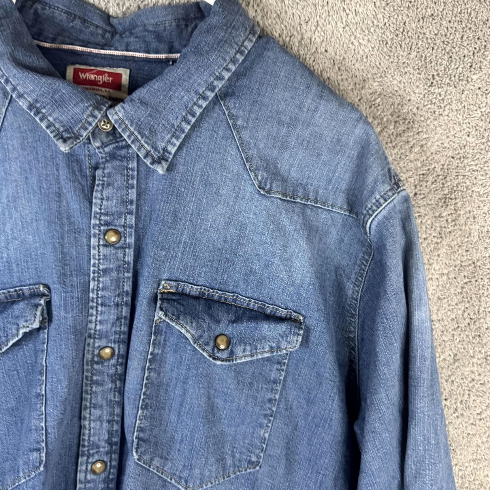 Wrangler Wrangler Shirt Mens 3XL Blue Denim Western Pearl Snap Long Sleeve Cowboy Ranch Shirt Button-Up Casual Western Mens 3XL Blue Denim Wrangler Shirt Size US XXL / EU 58 / 5 - 4 Thumbnail