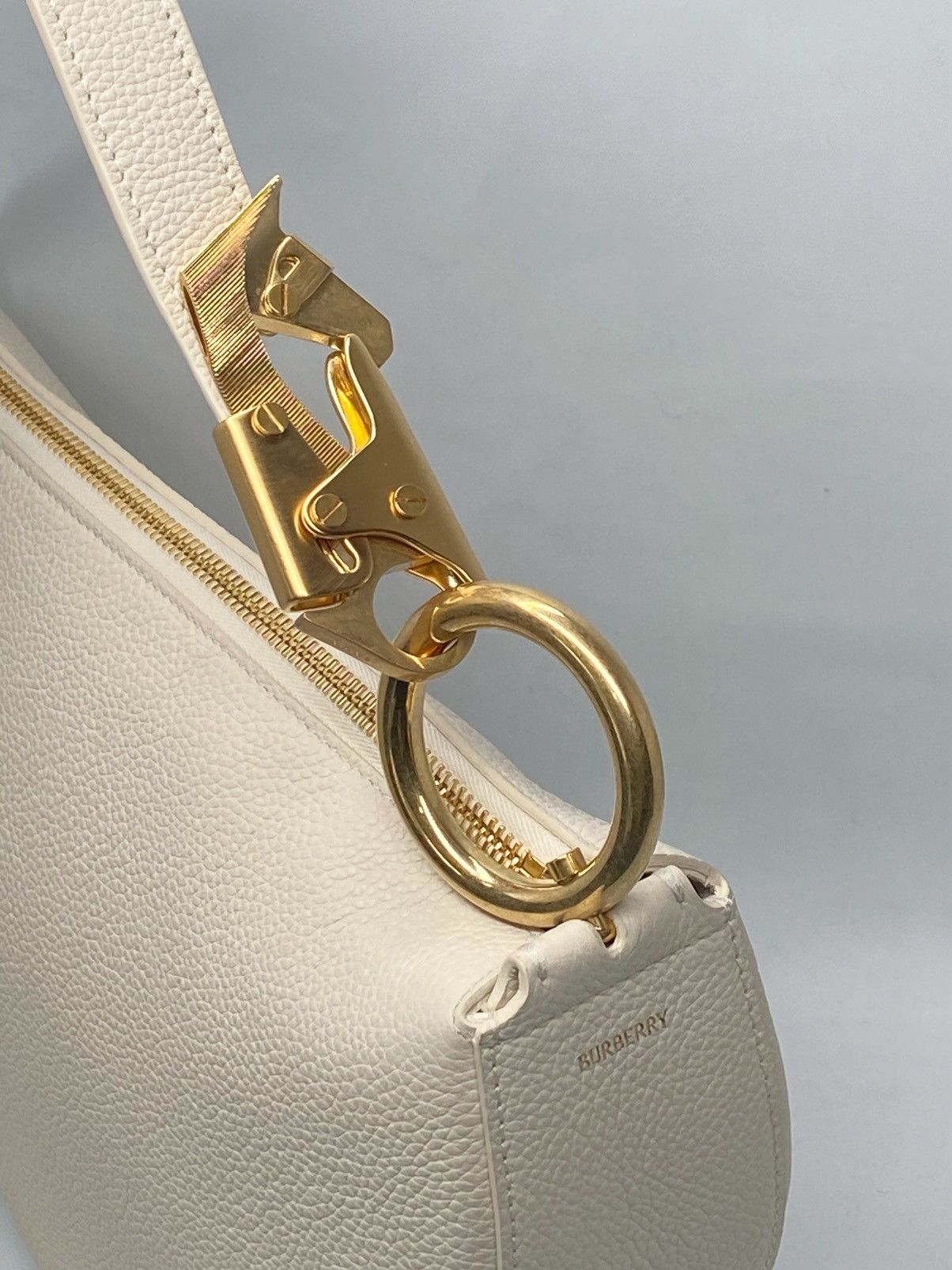 Burberry Burberry Ivory Leather Knight Arc Handbag Size ONE SIZE - 5 Thumbnail