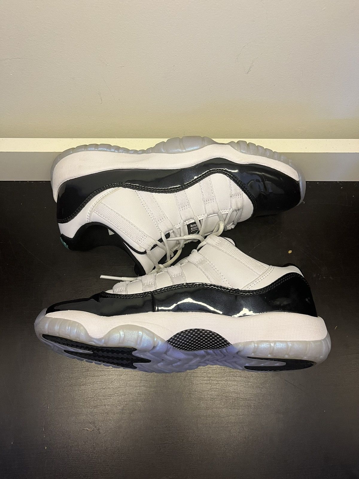 Jordan Brand Air Jordan 11 Retro Low Iridescent GS 4.5Y 528896-145 Size US 6 / IT 36 - 4 Thumbnail