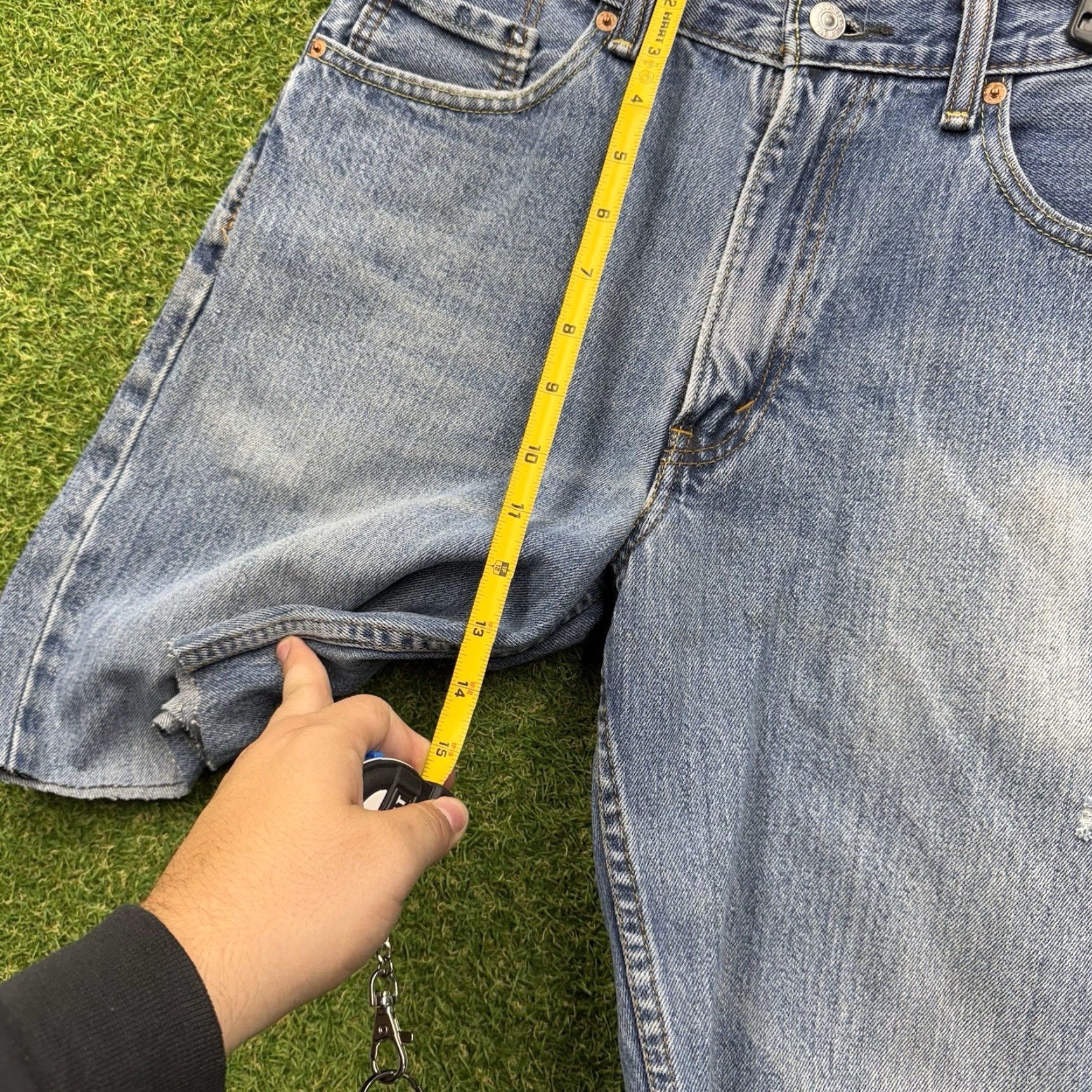 Levi's VINTAGE Levi's 550 Denim Shorts Jeans Bermuda Men 33 Blue Baggy 90s Skater Casual Workwear Denim Shorts Jorts Levi Strauss MSRP Size US 33 - 5 Thumbnail